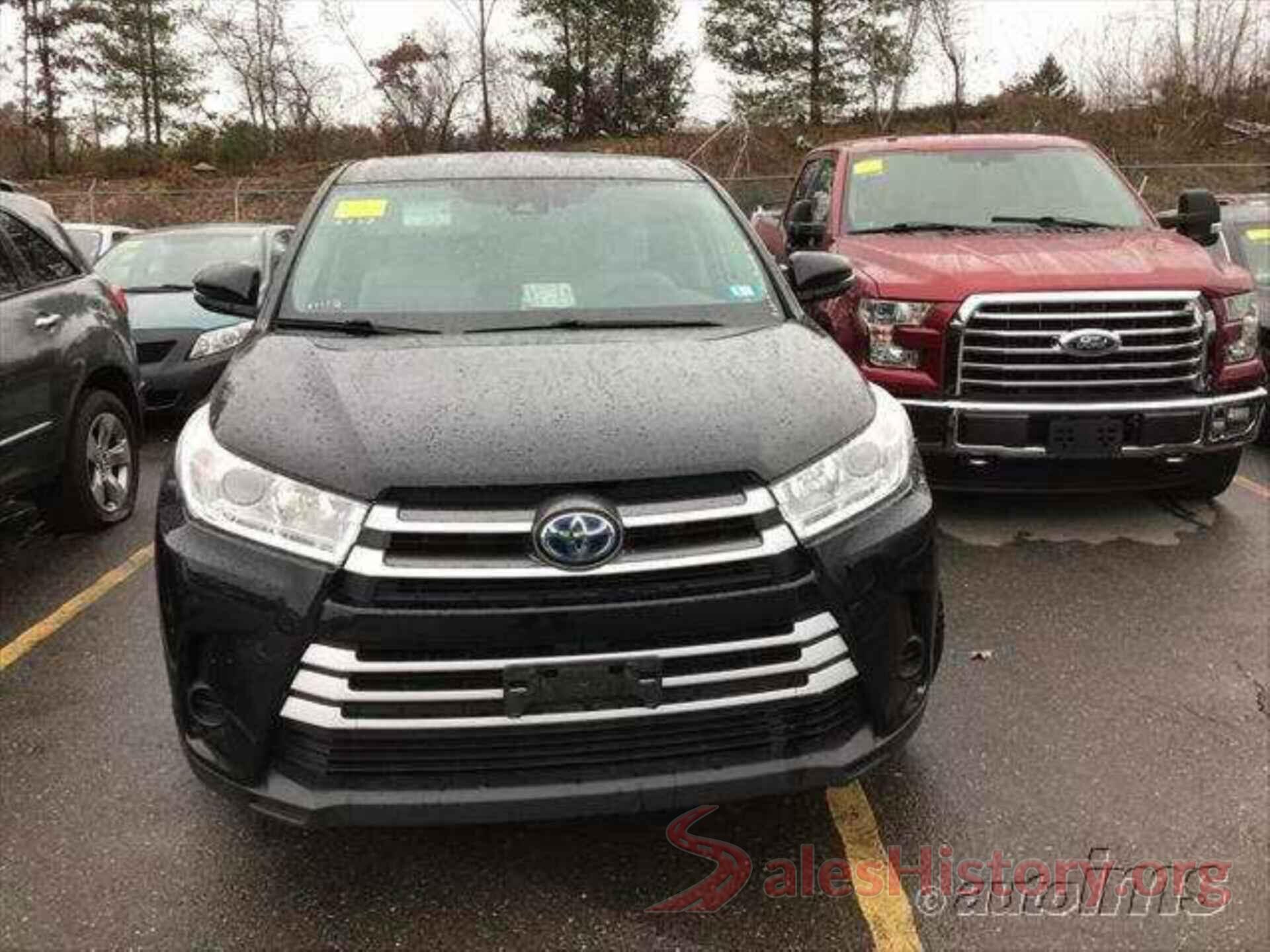 5TDBGRFH0JS038722 2018 TOYOTA HIGHLANDER