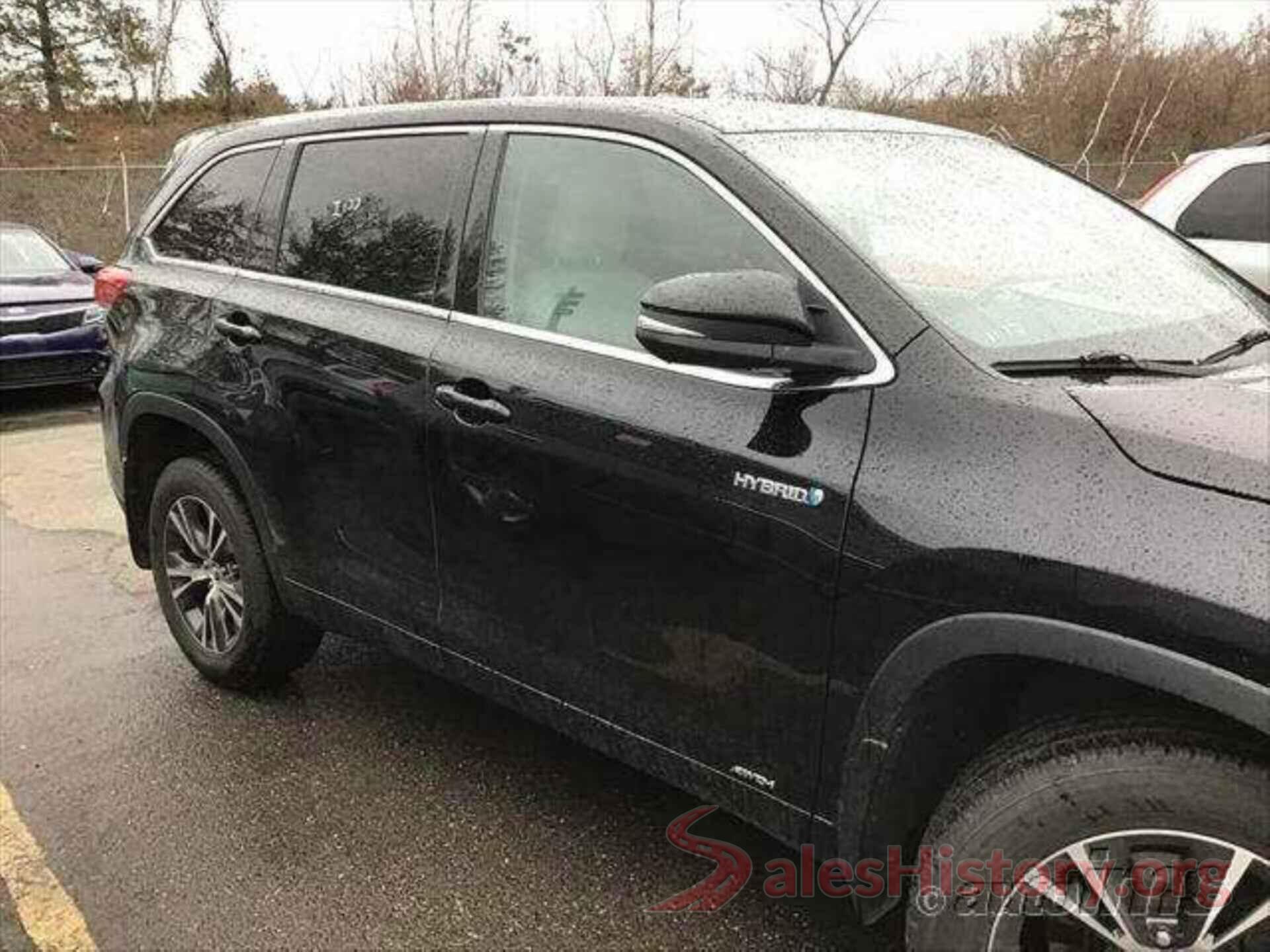 5TDBGRFH0JS038722 2018 TOYOTA HIGHLANDER