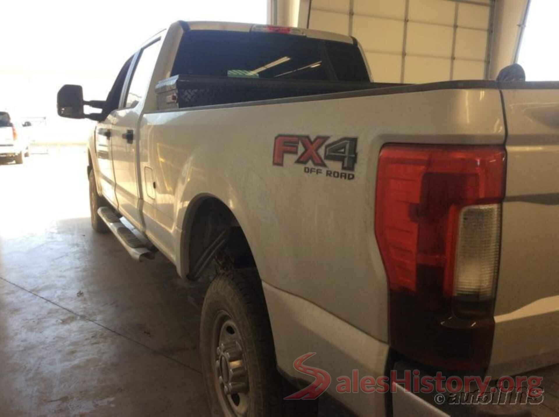 1FT7W2863JEC47219 2018 FORD F250