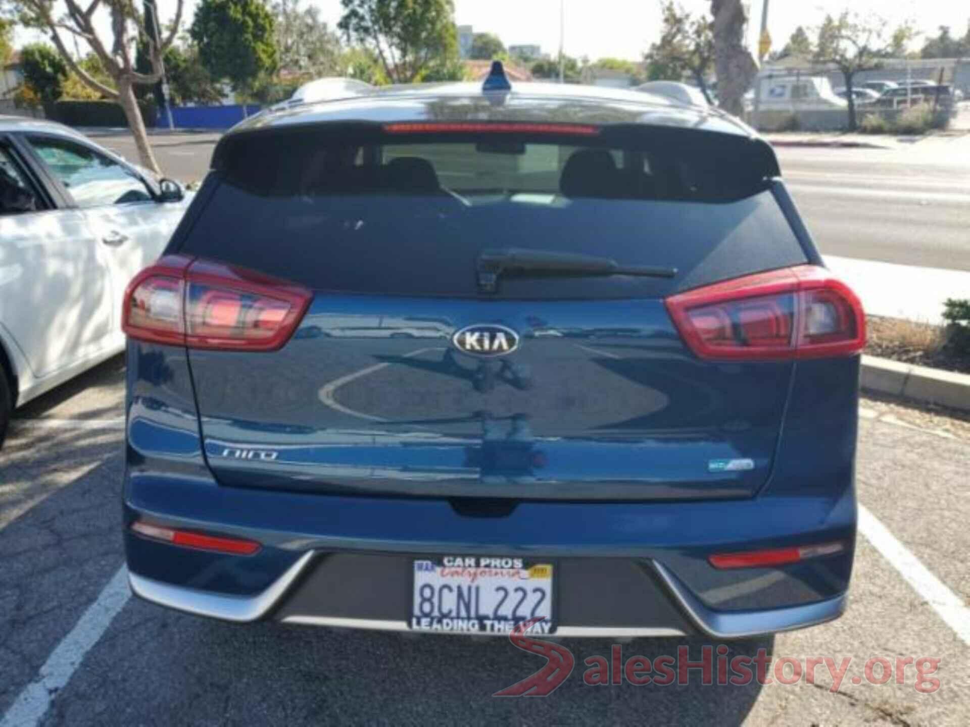 KNDCB3LC1J5164389 2018 KIA NIRO