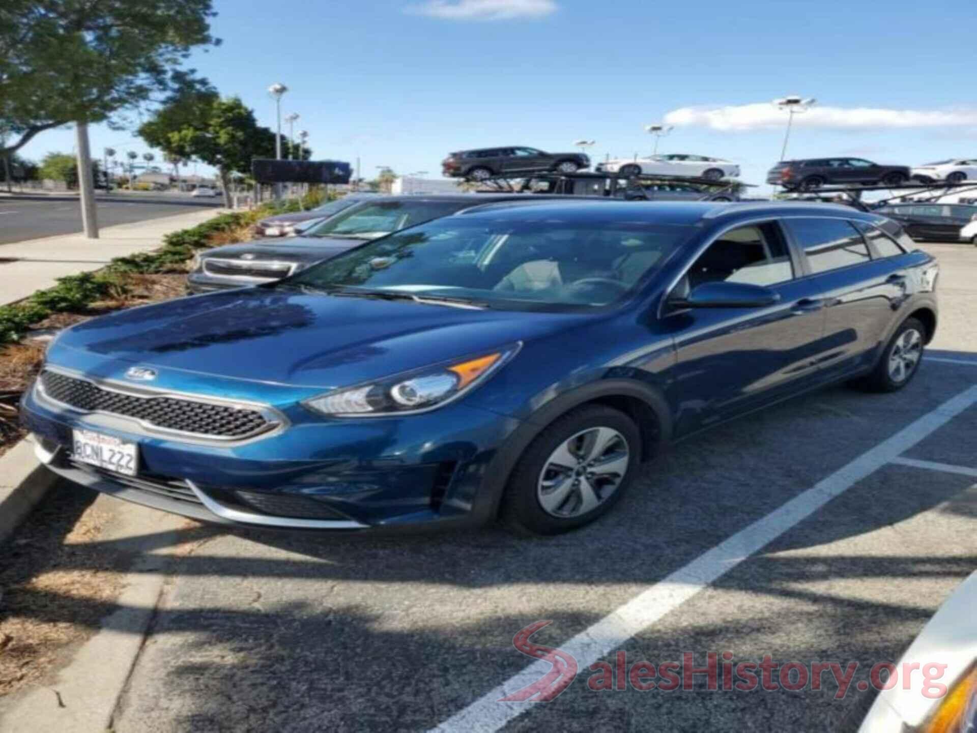 KNDCB3LC1J5164389 2018 KIA NIRO