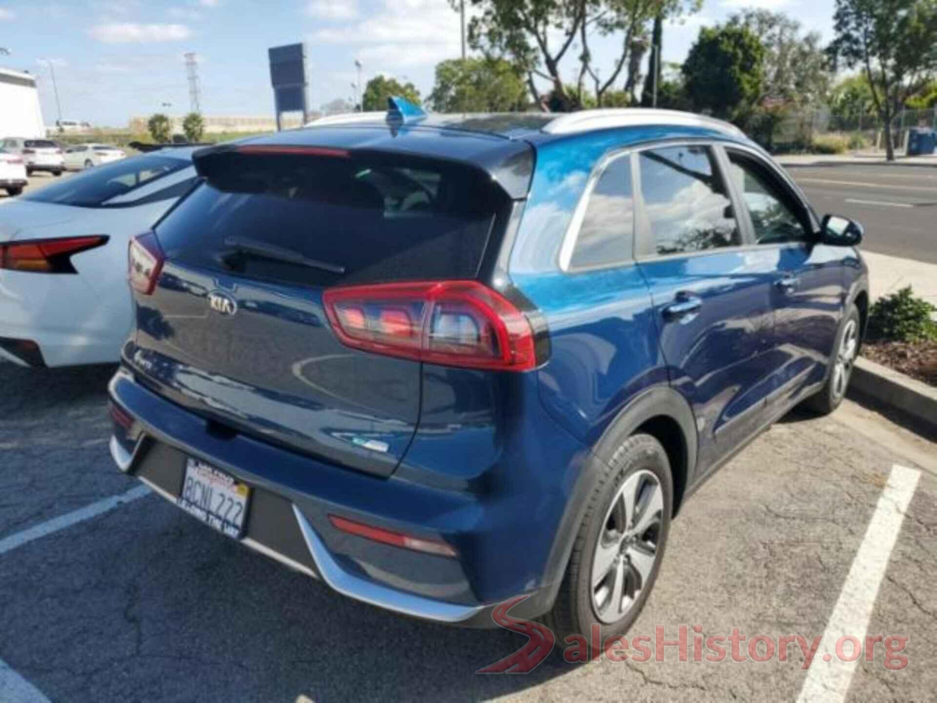 KNDCB3LC1J5164389 2018 KIA NIRO