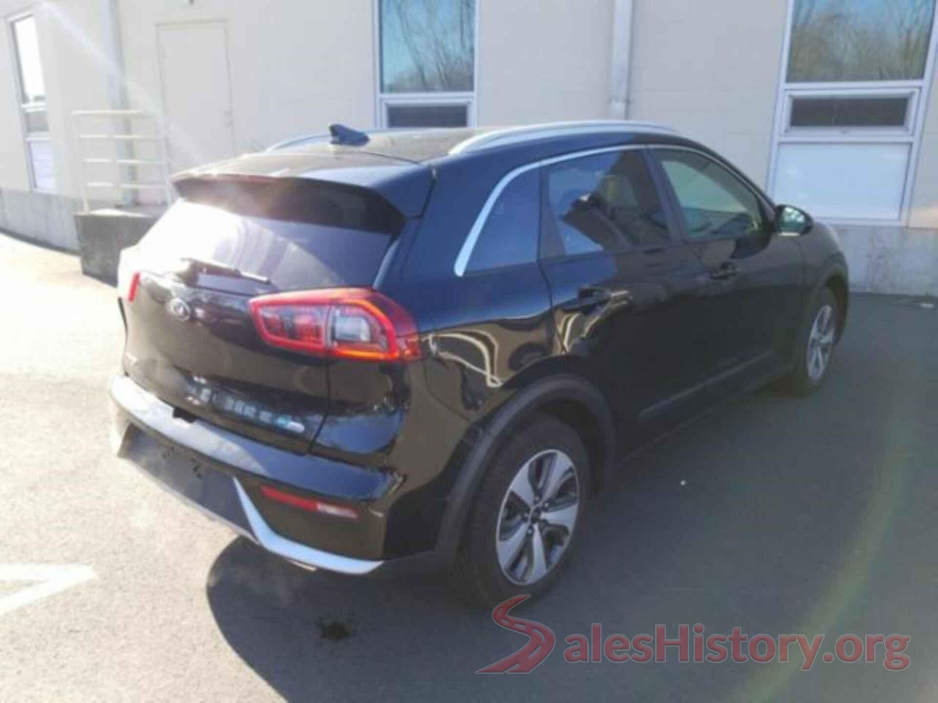 KNDCB3LC7J5109834 2018 KIA NIRO