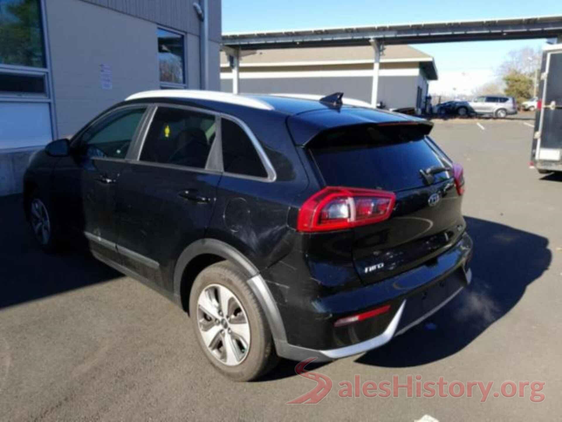 KNDCB3LC7J5109834 2018 KIA NIRO