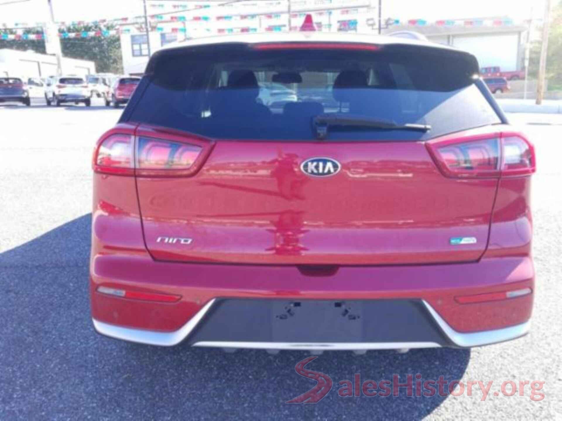 KNDCE3LC5J5110939 2018 KIA NIRO