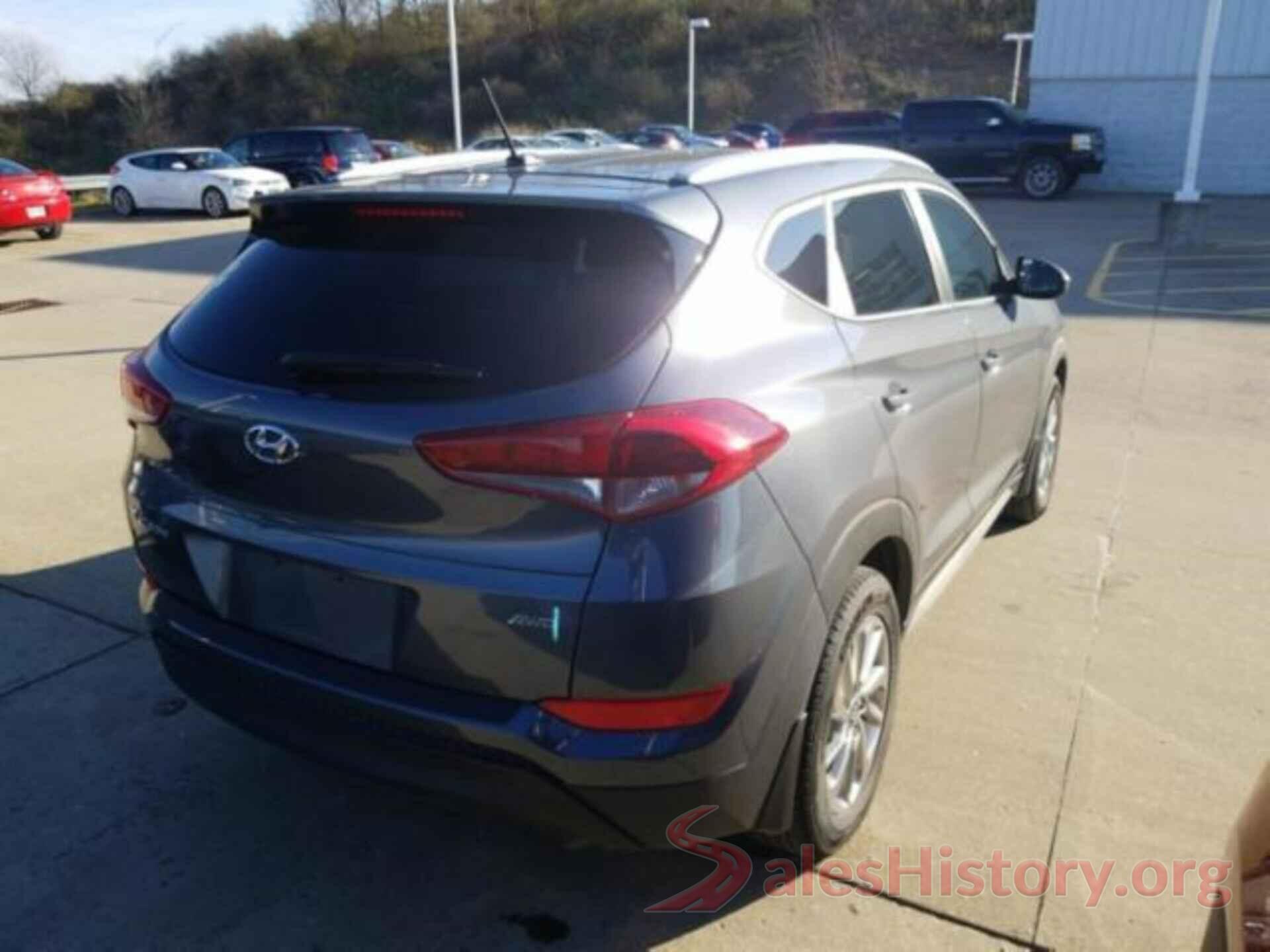 KM8J3CA43HU585011 2017 HYUNDAI TUCSON