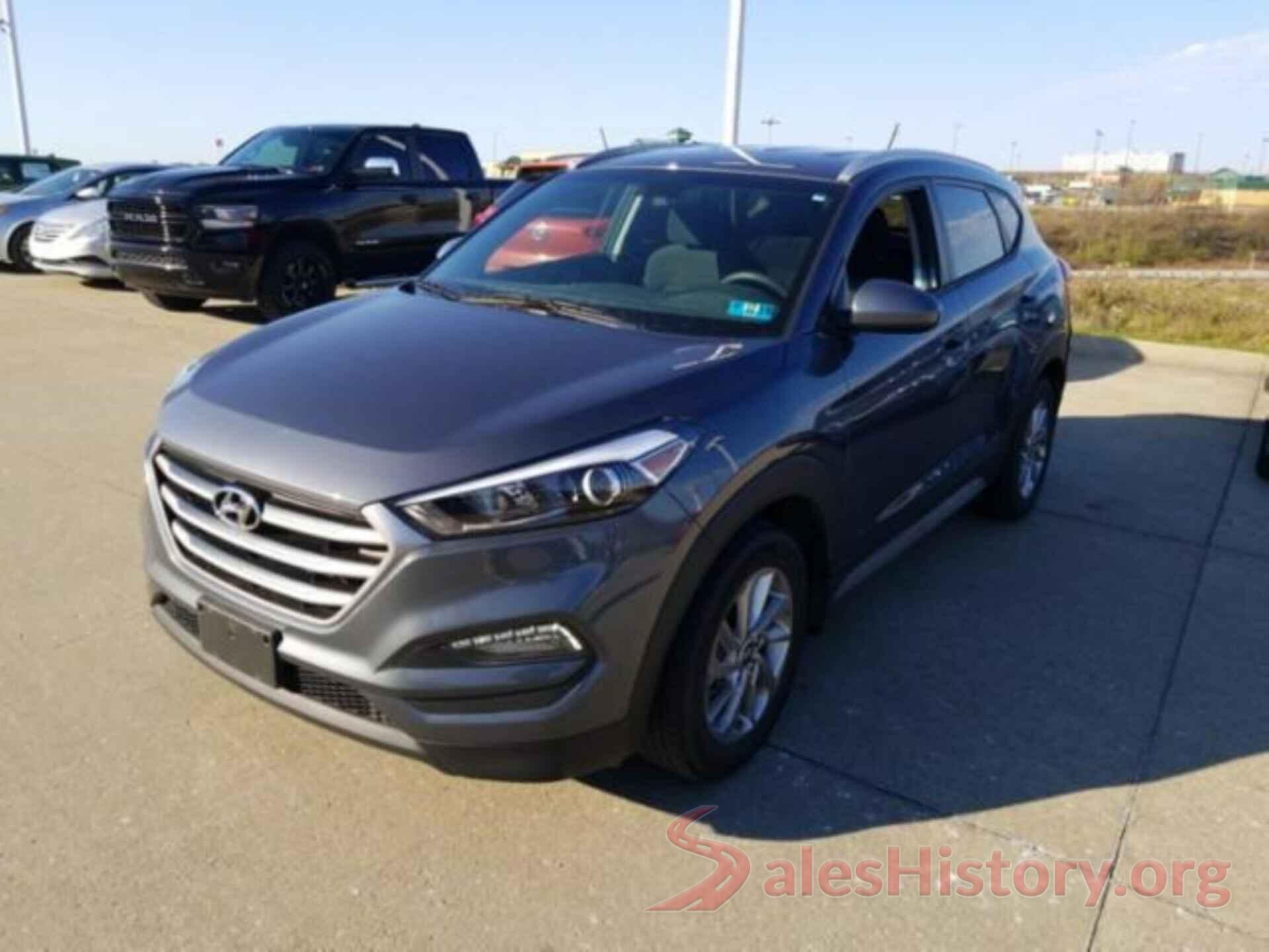 KM8J3CA43HU585011 2017 HYUNDAI TUCSON