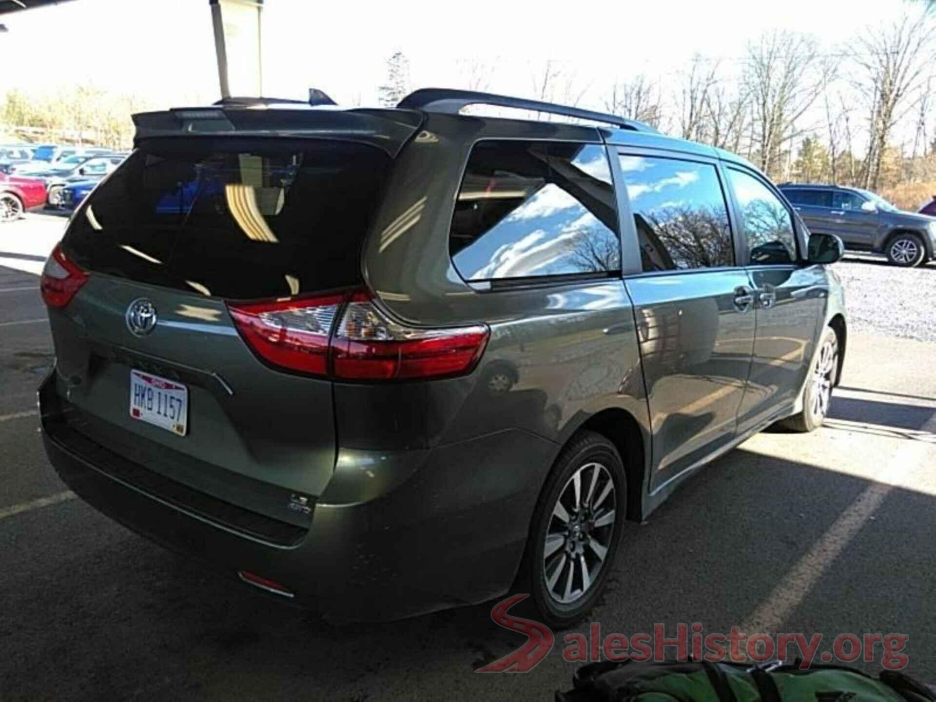 5TDJZ3DC2JS198417 2018 TOYOTA SIENNA