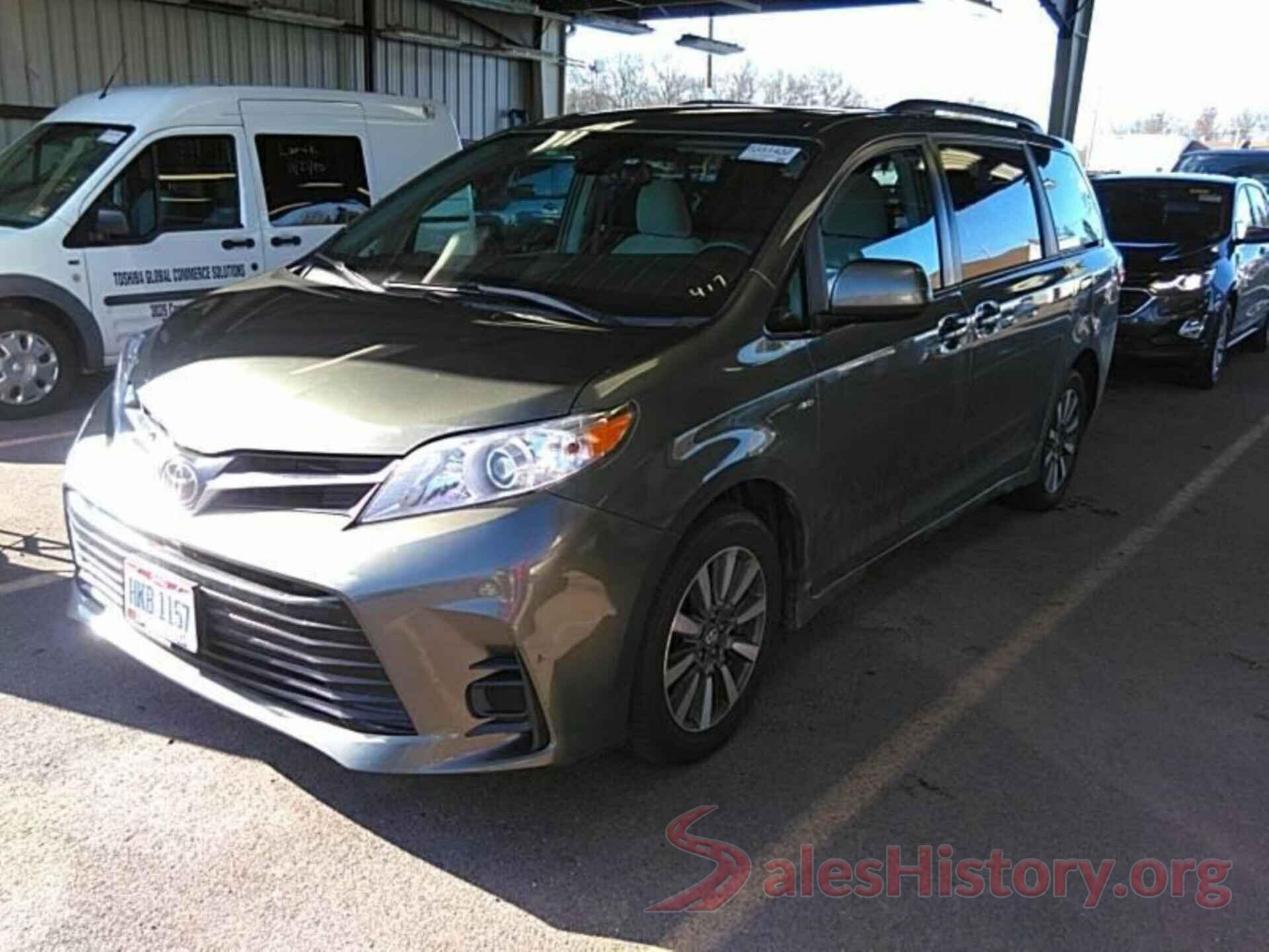 5TDJZ3DC2JS198417 2018 TOYOTA SIENNA