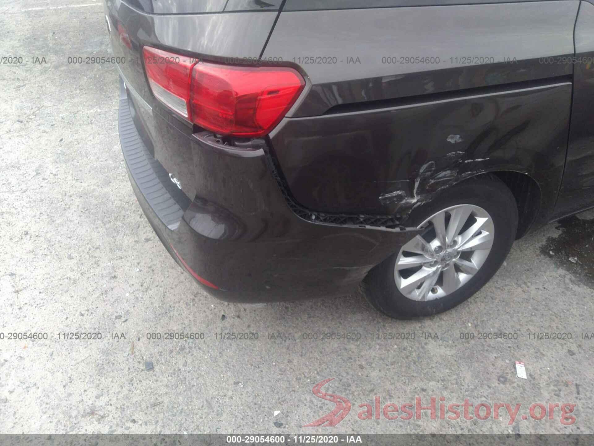 KNDMB5C13J6348600 2018 KIA SEDONA