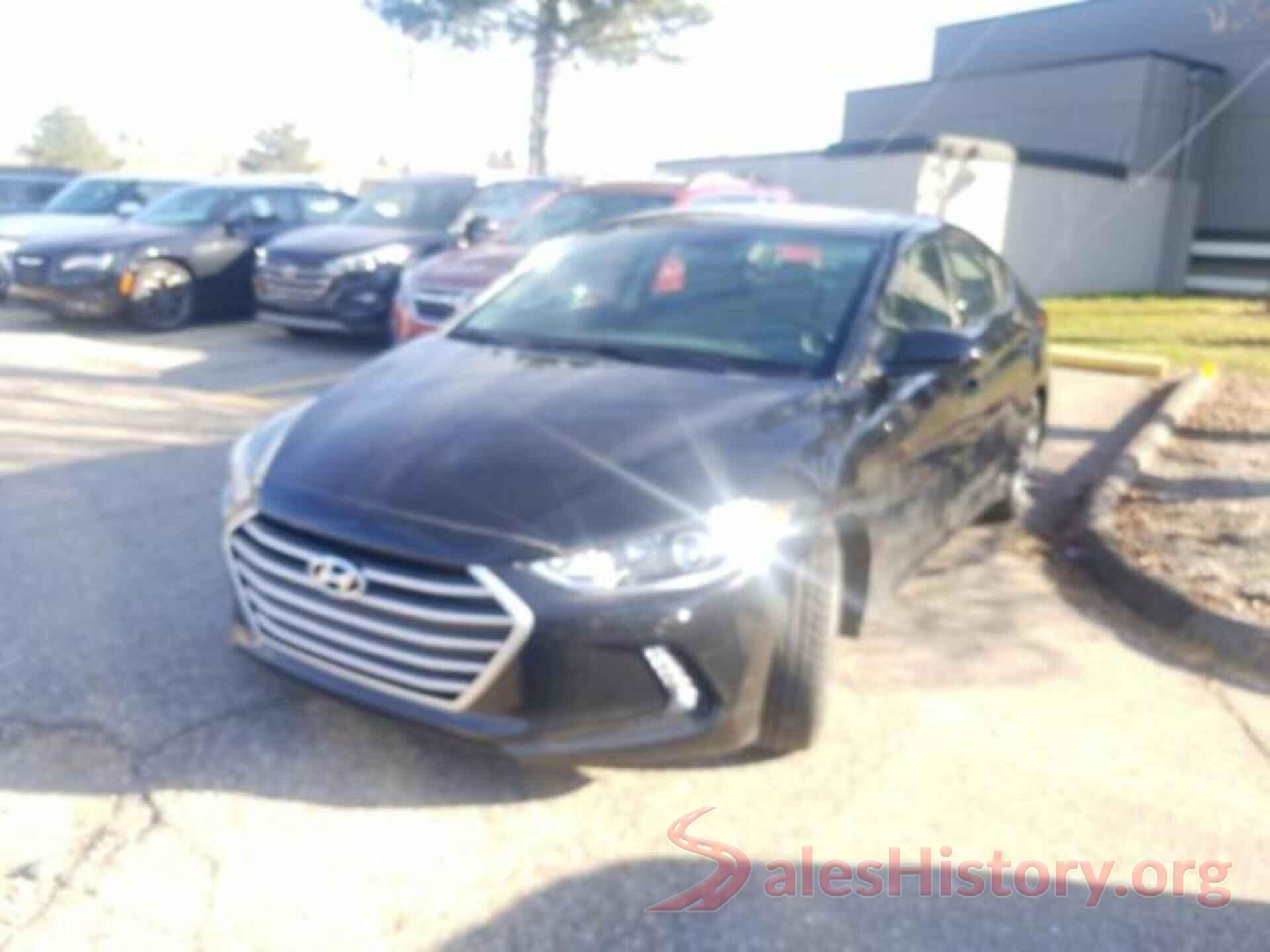 5NPD84LF0JH301065 2018 HYUNDAI ELANTRA