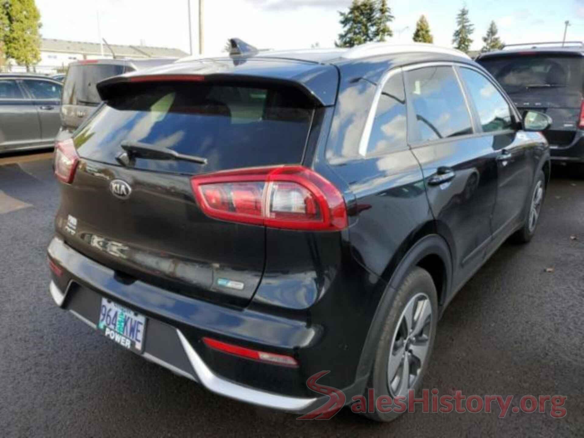 KNDCB3LC2J5158715 2018 KIA NIRO