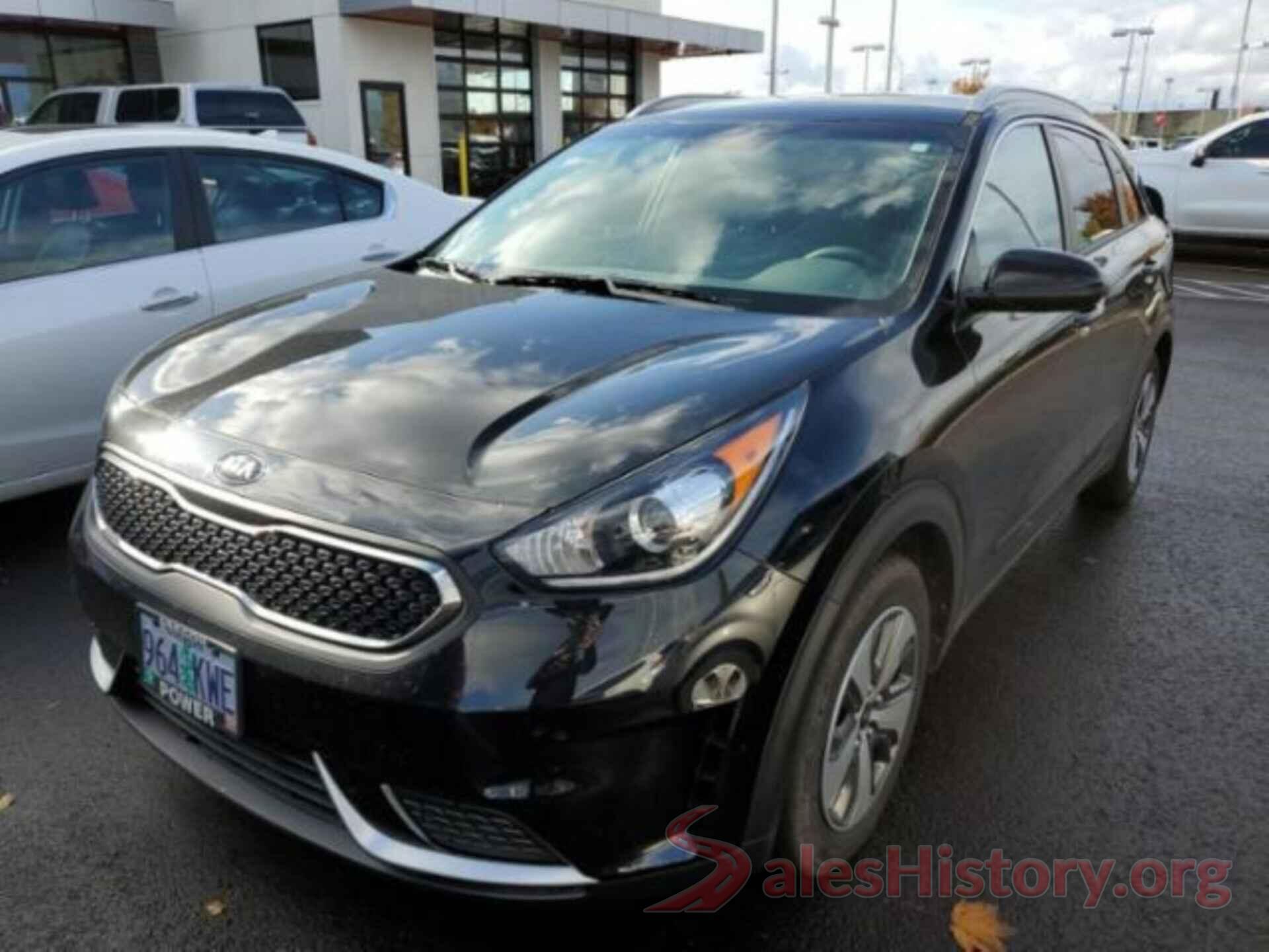 KNDCB3LC2J5158715 2018 KIA NIRO