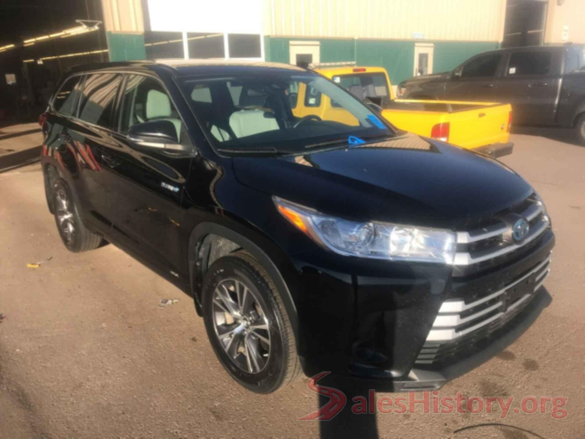 5TDBGRFH4JS038769 2018 TOYOTA HIGHLANDER