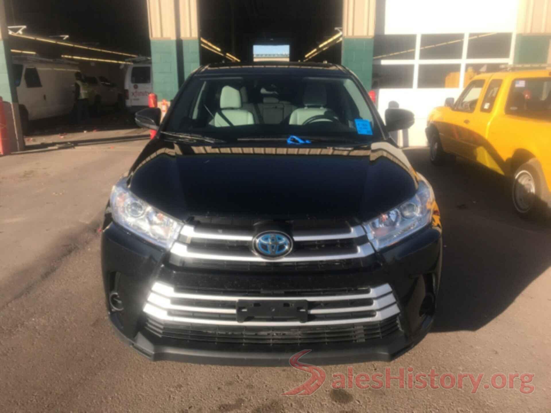 5TDBGRFH4JS038769 2018 TOYOTA HIGHLANDER