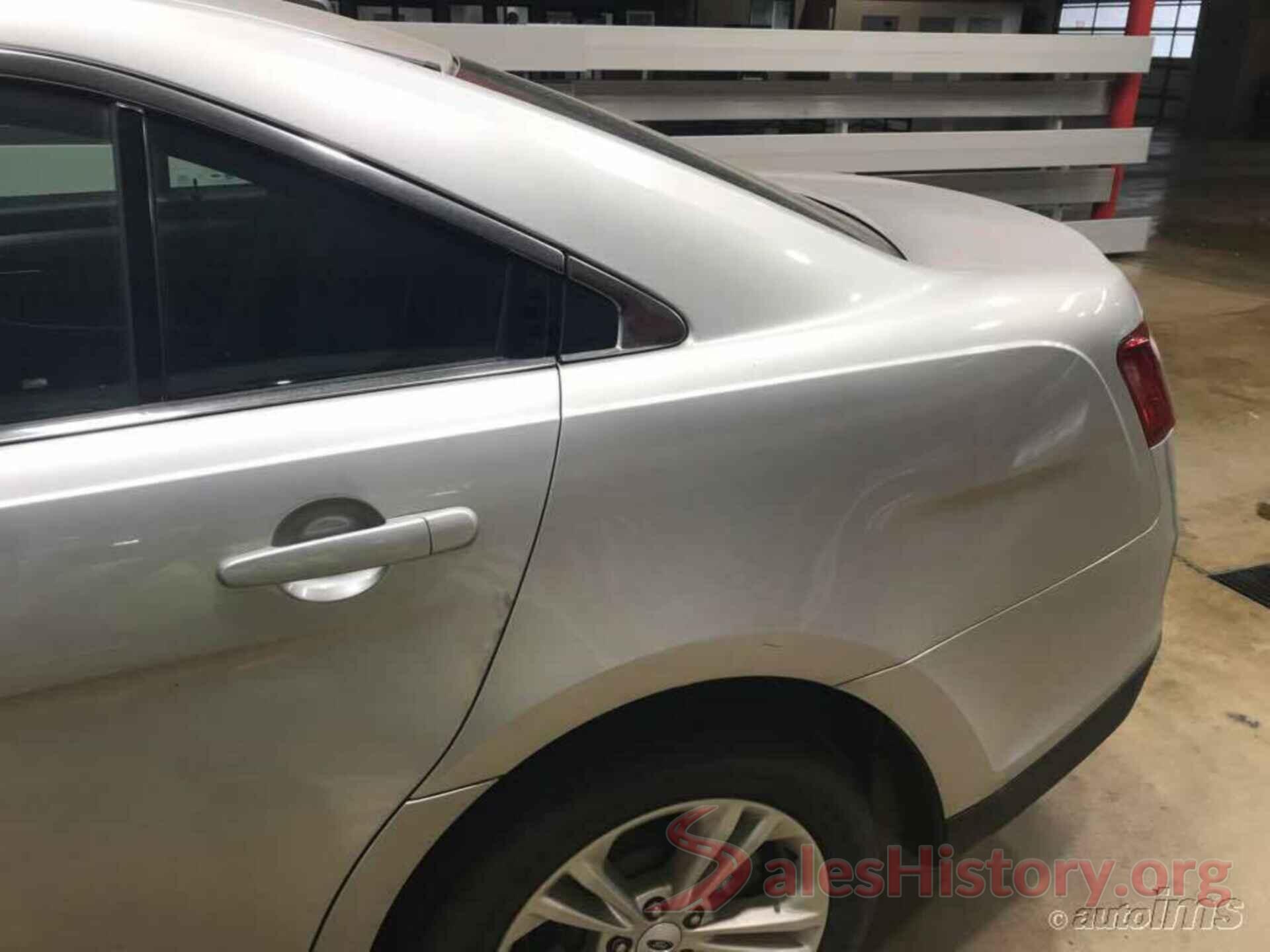 1FAHP2E86JG120411 2018 FORD TAURUS