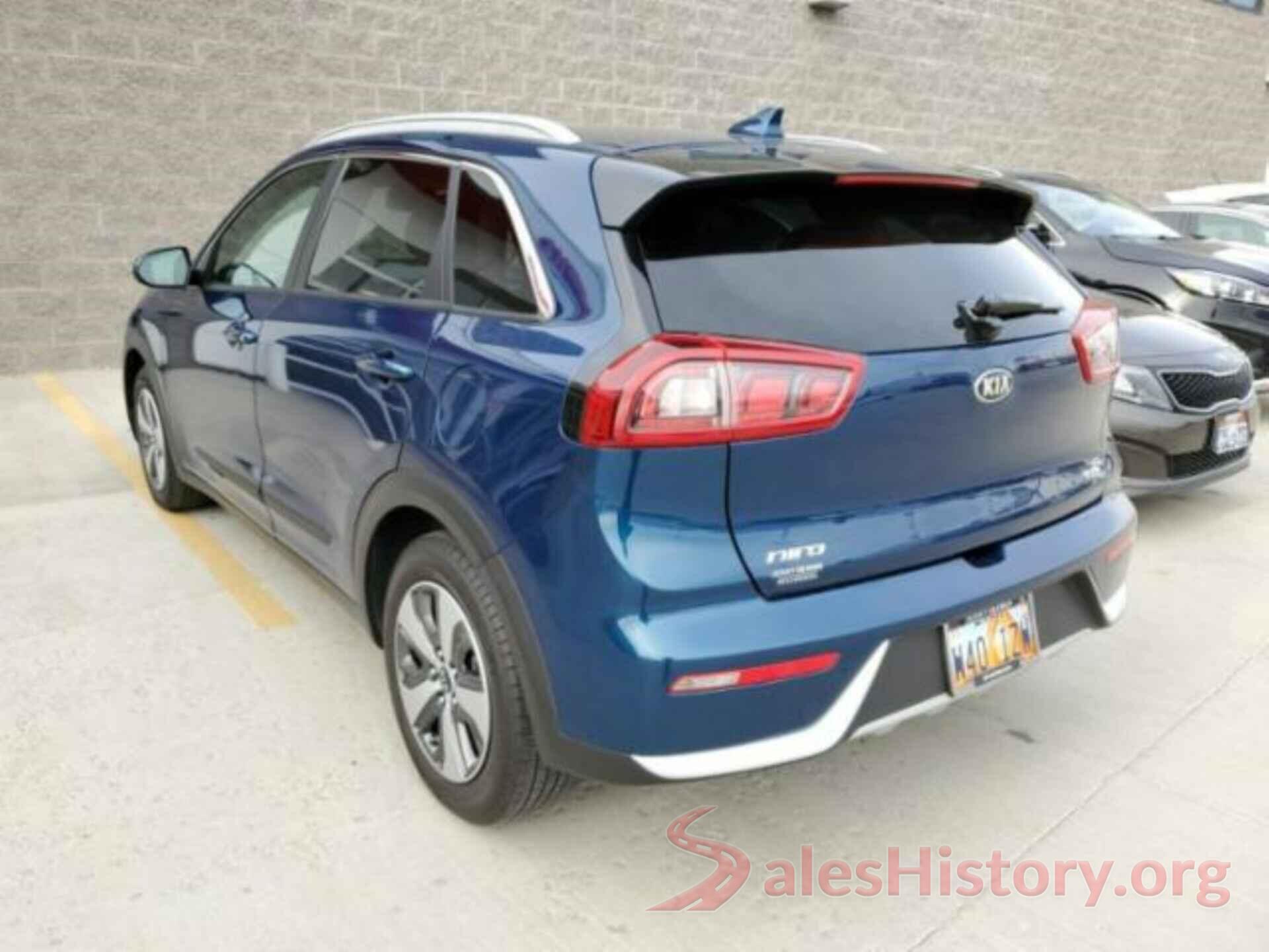 KNDCB3LC9J5128045 2018 KIA NIRO