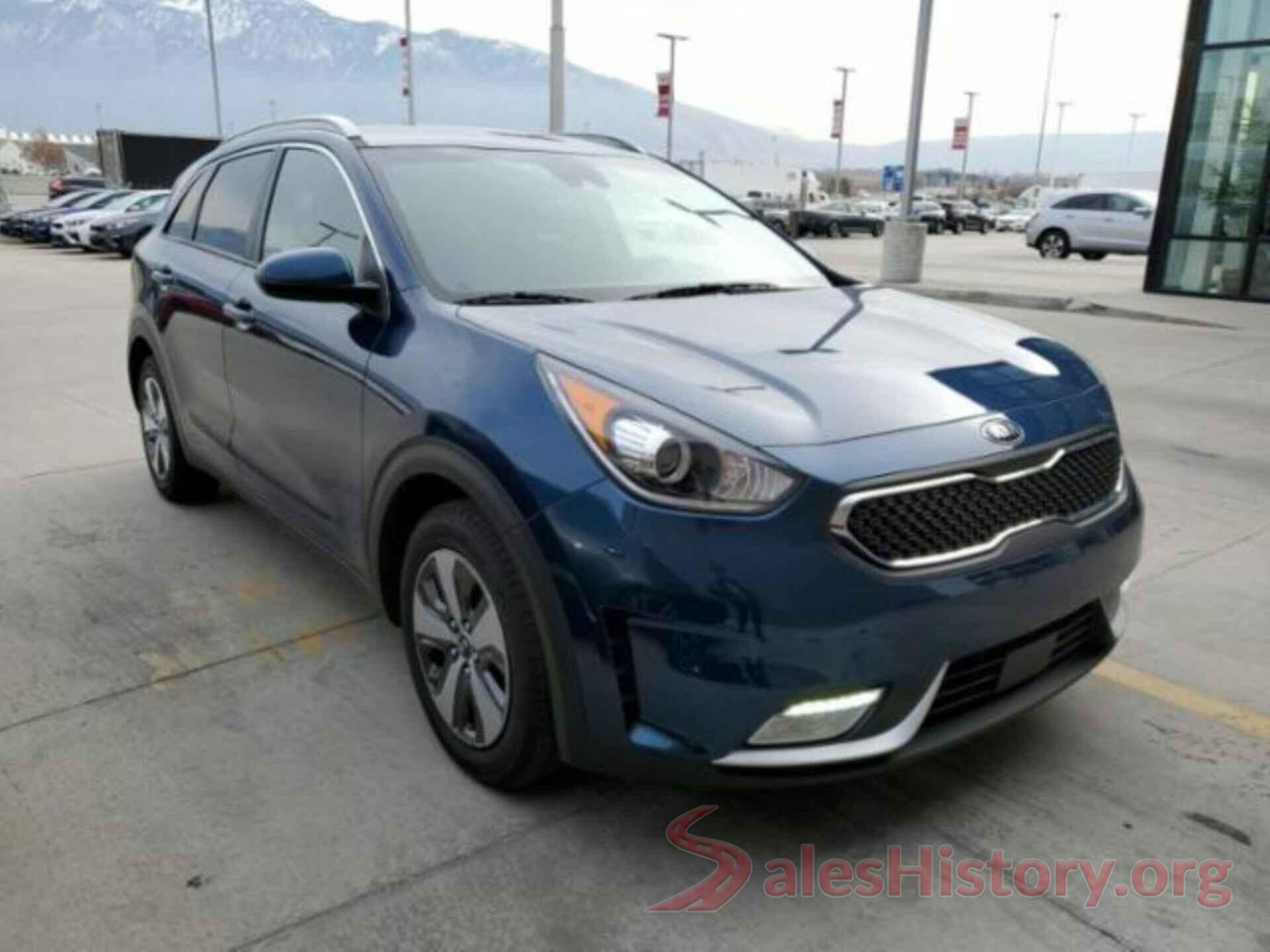 KNDCB3LC9J5128045 2018 KIA NIRO