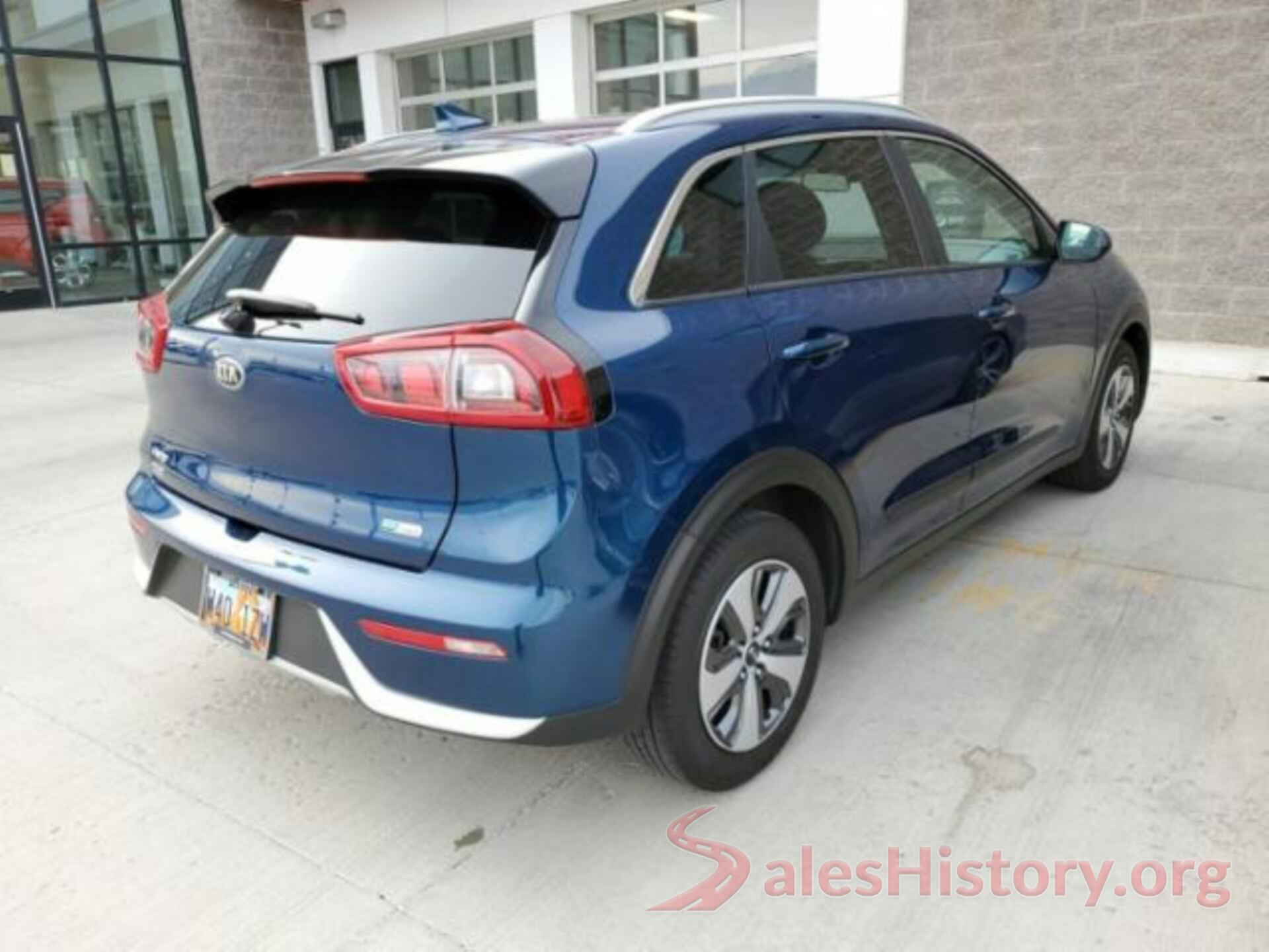 KNDCB3LC9J5128045 2018 KIA NIRO