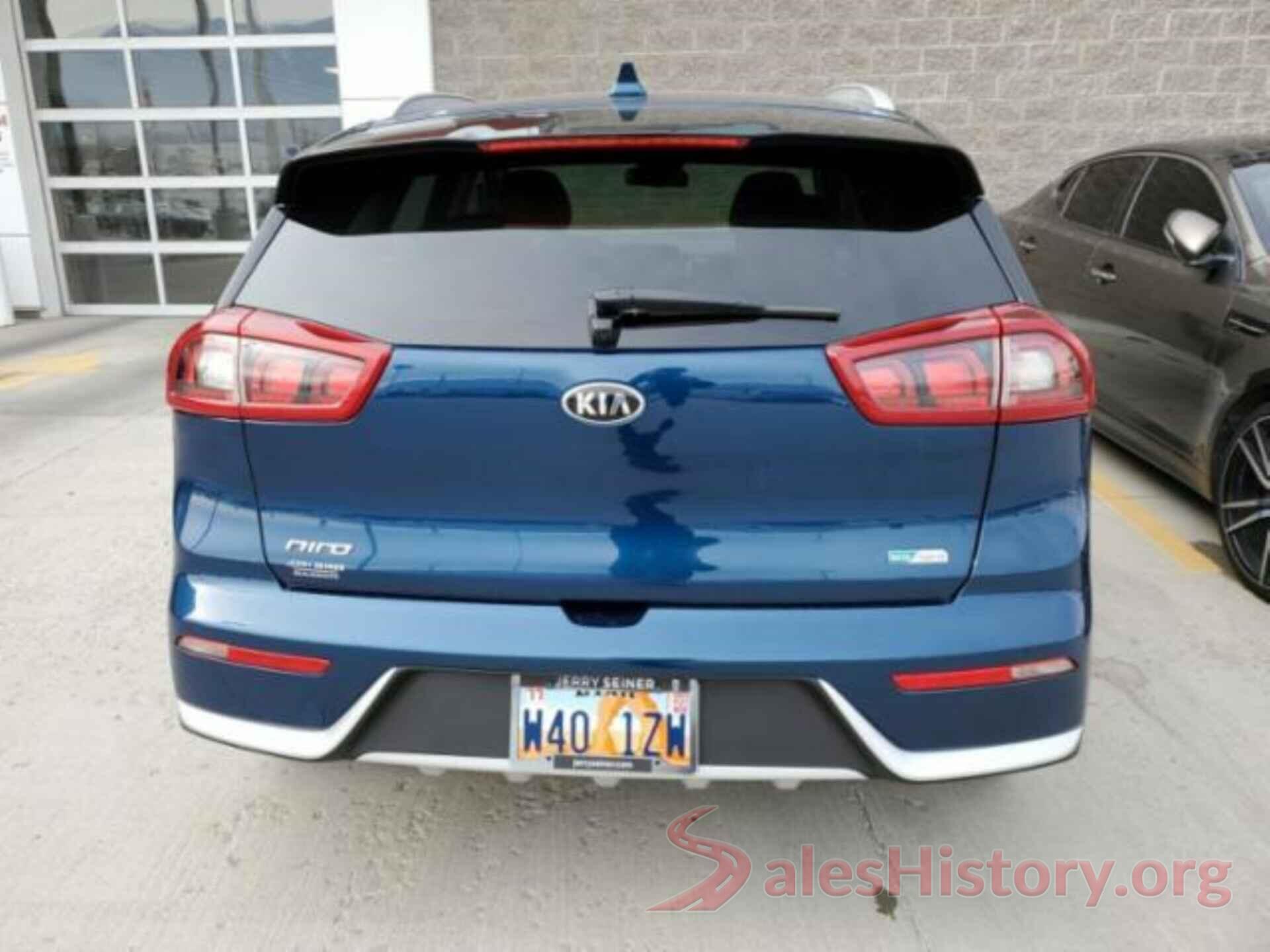 KNDCB3LC9J5128045 2018 KIA NIRO