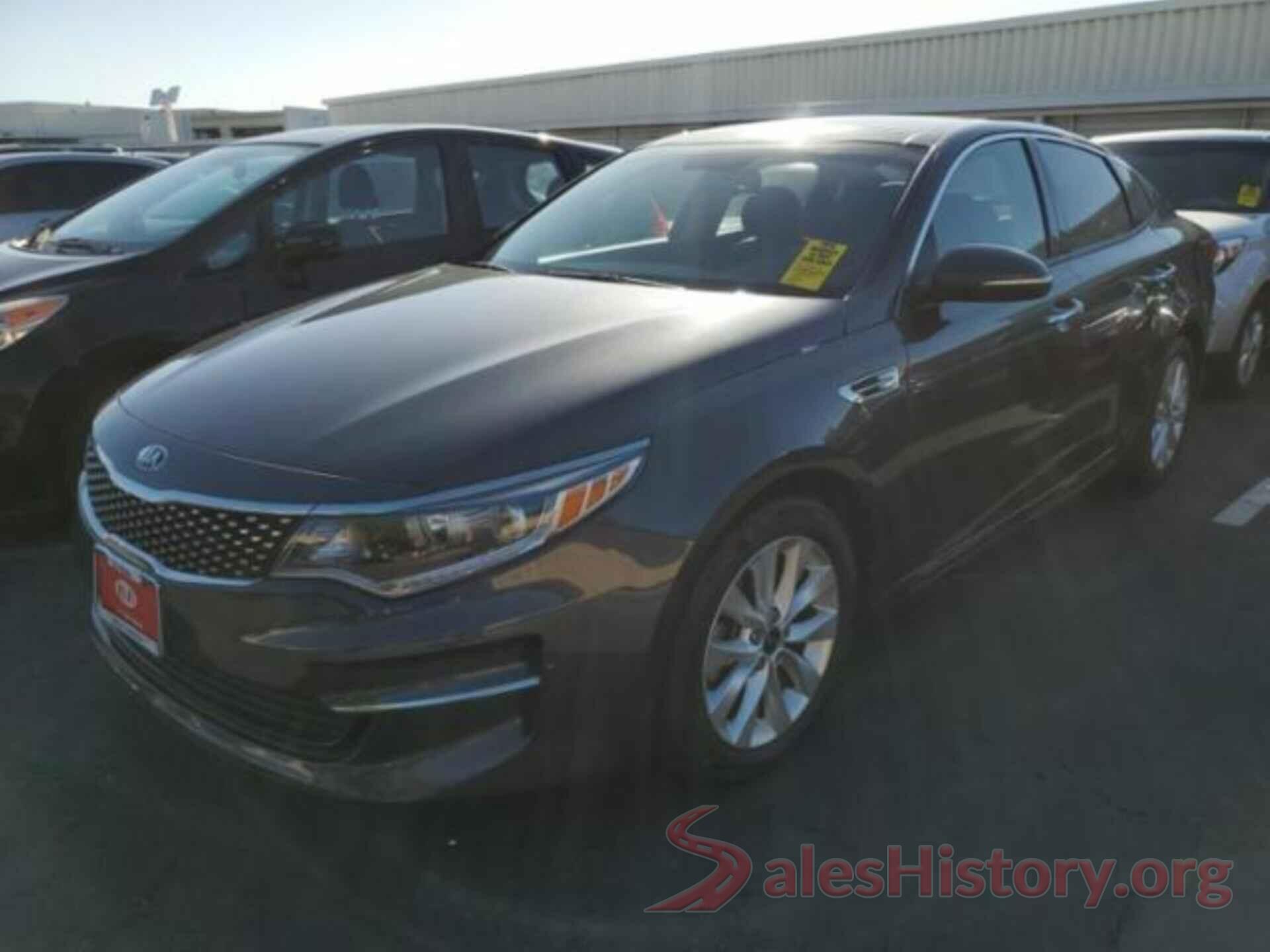 5XXGU4L31JG195915 2018 KIA OPTIMA