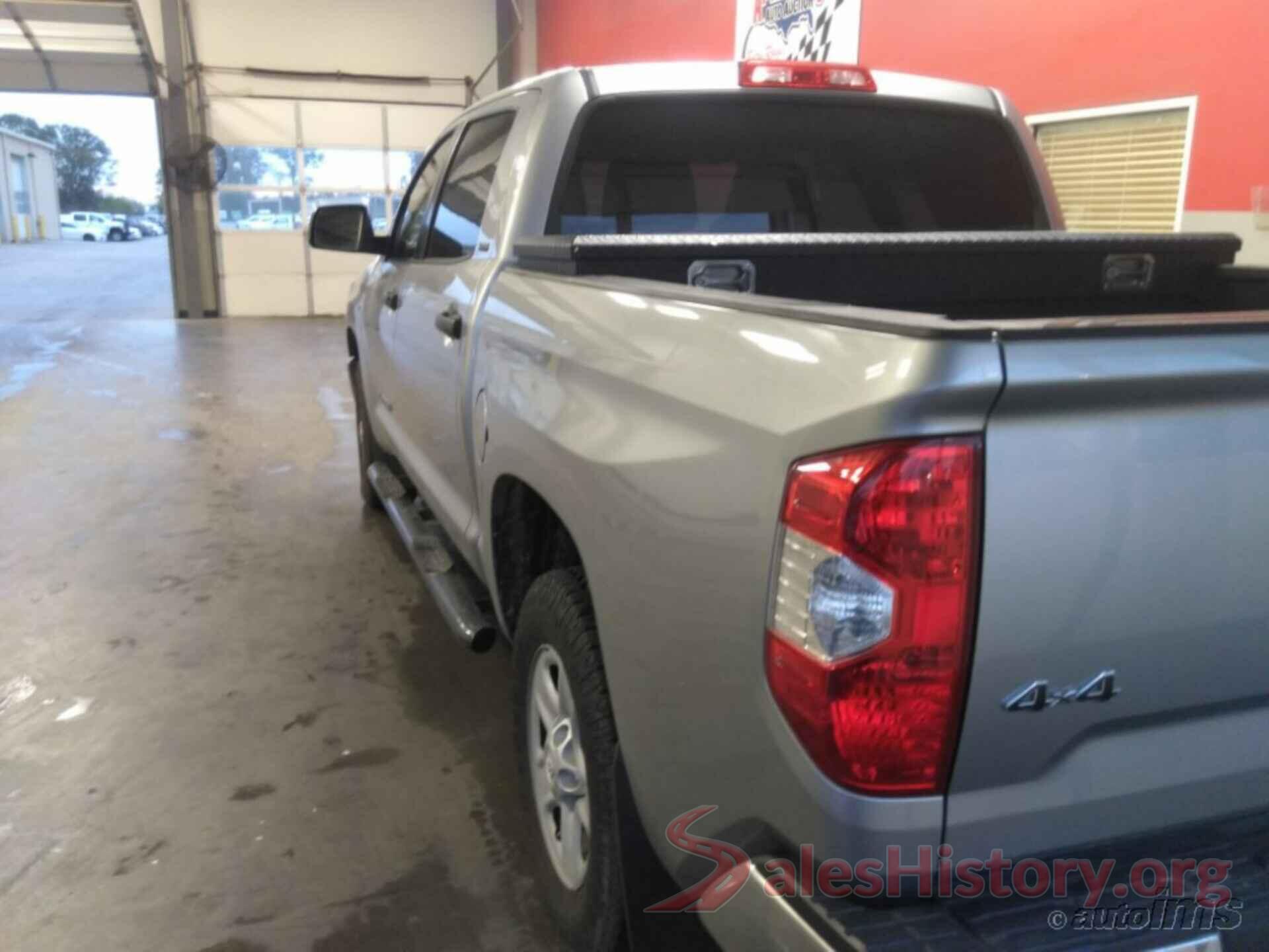 5TFDM5F13JX076565 2018 TOYOTA TUNDRA 4WD