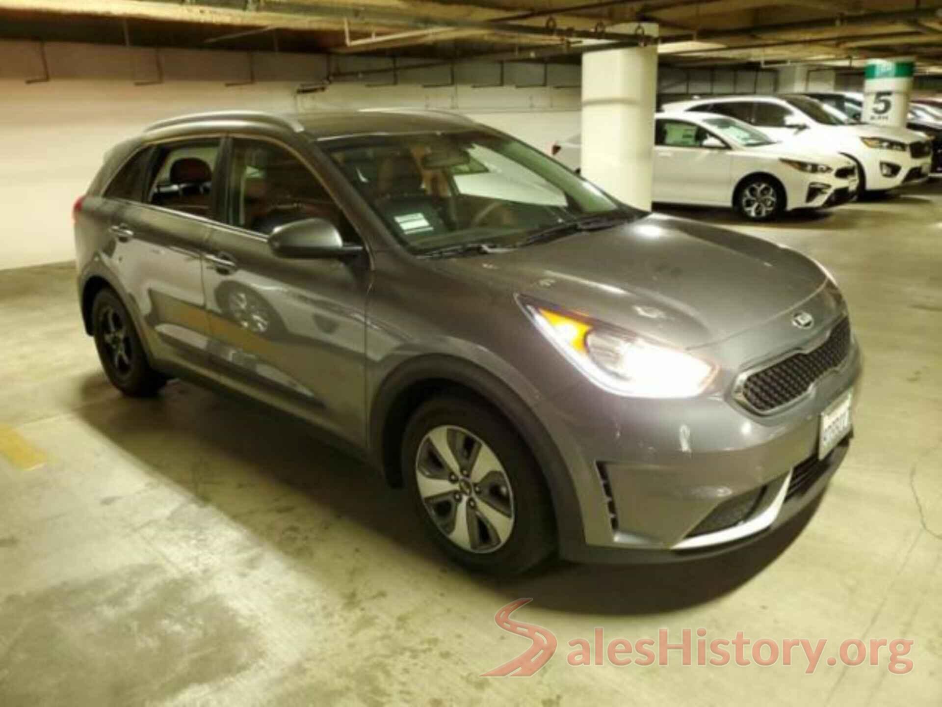 KNDCB3LC9J5170067 2018 KIA NIRO