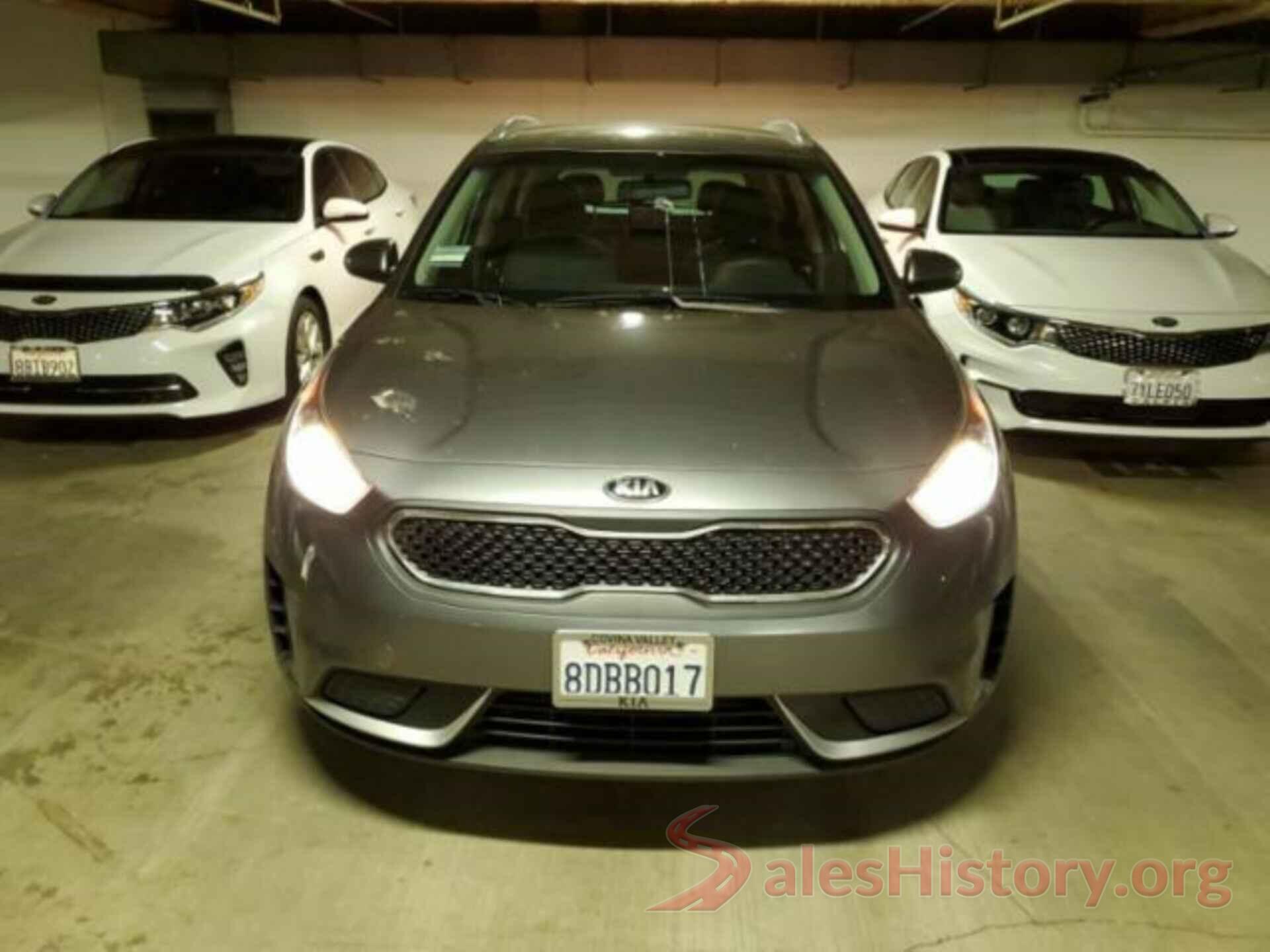 KNDCB3LC9J5170067 2018 KIA NIRO