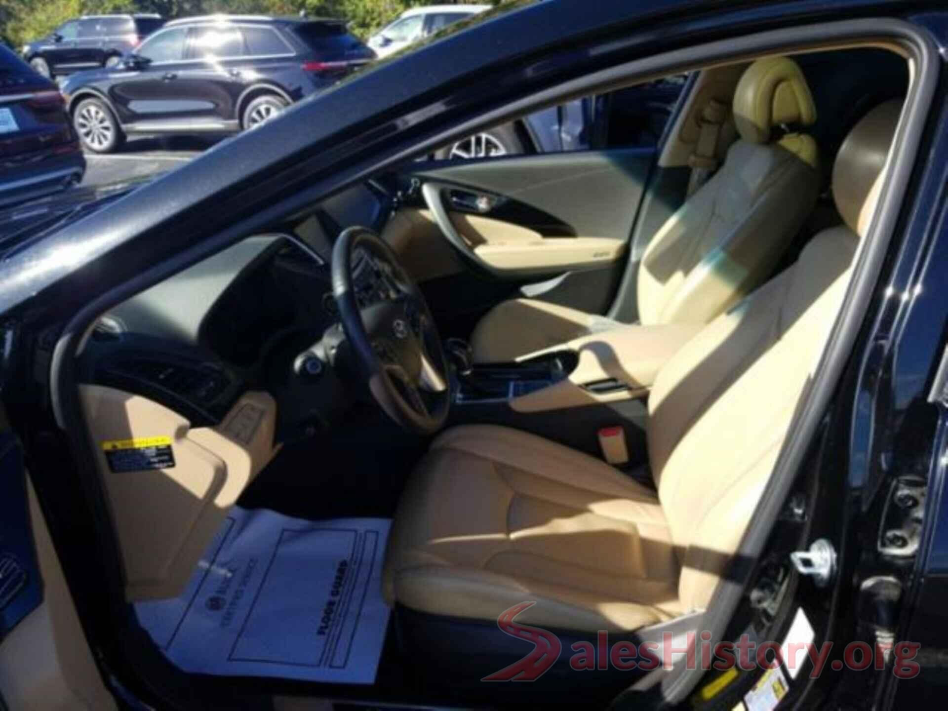 KMHFH4JG1HA590037 2017 HYUNDAI AZERA