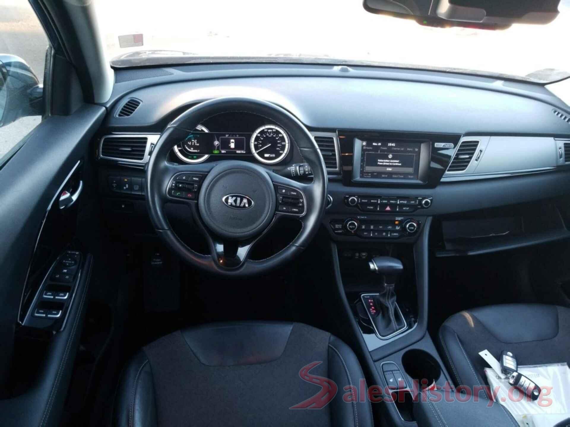 KNDCC3LC8J5122220 2018 KIA NIRO