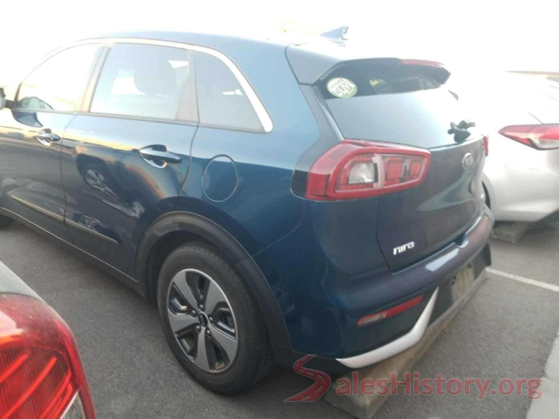 KNDCC3LC8J5122220 2018 KIA NIRO