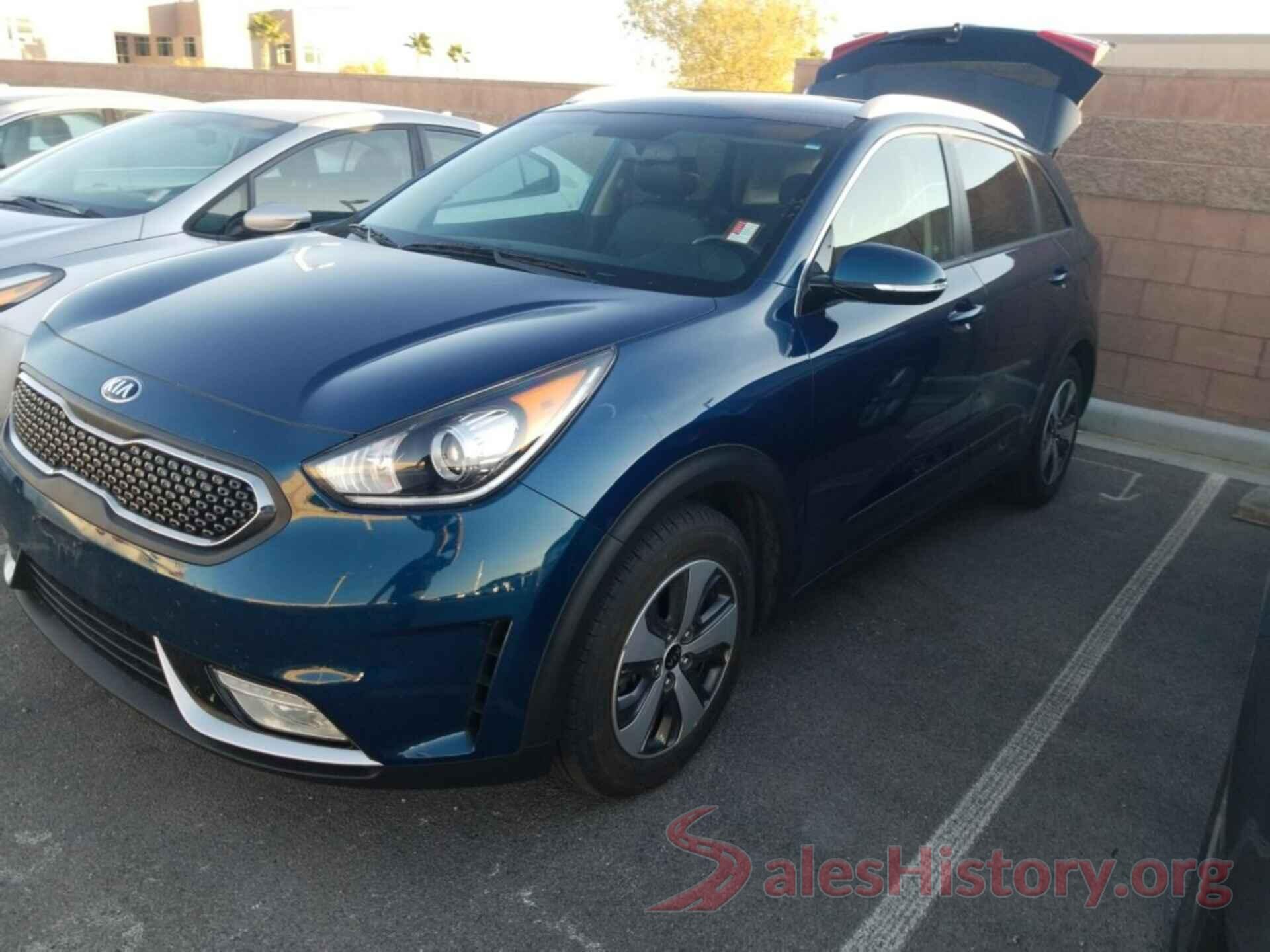 KNDCC3LC8J5122220 2018 KIA NIRO