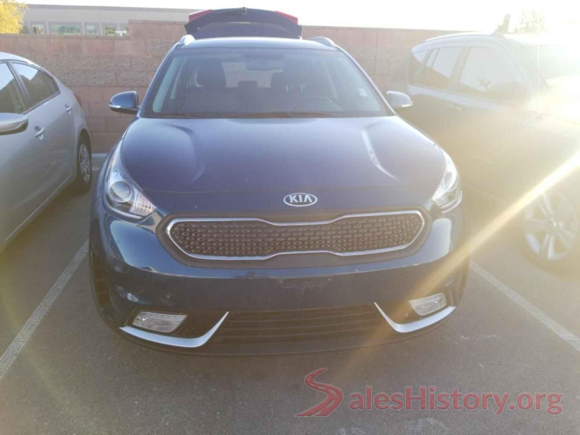 KNDCC3LC8J5122220 2018 KIA NIRO