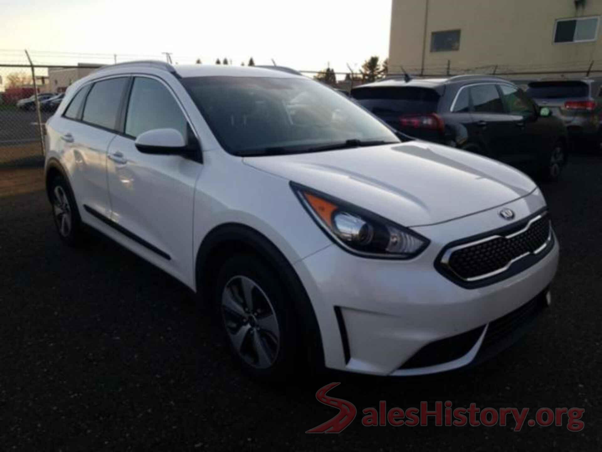 KNDCB3LC5H5053614 2017 KIA NIRO