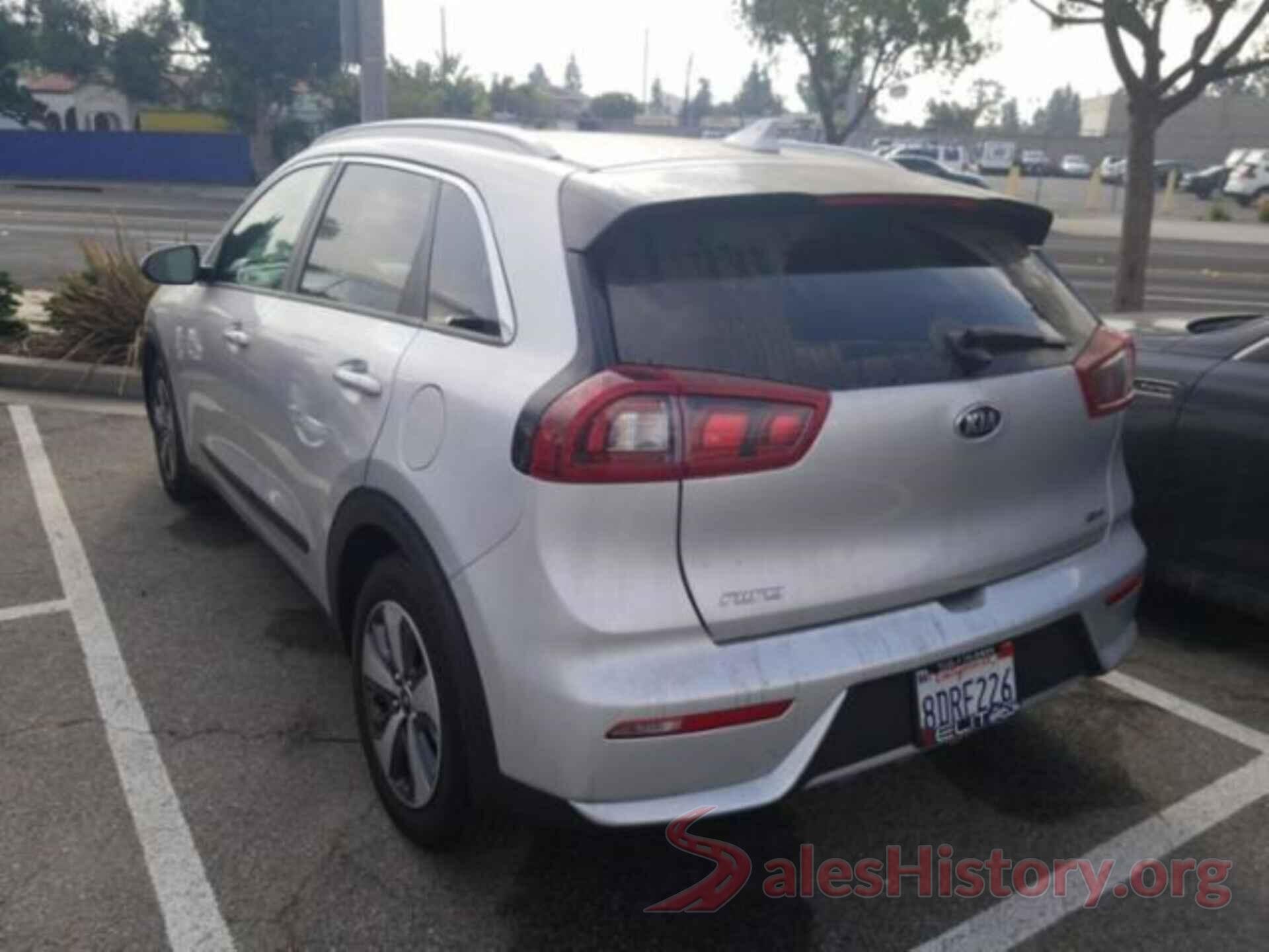 KNDCB3LC5J5177212 2018 KIA NIRO