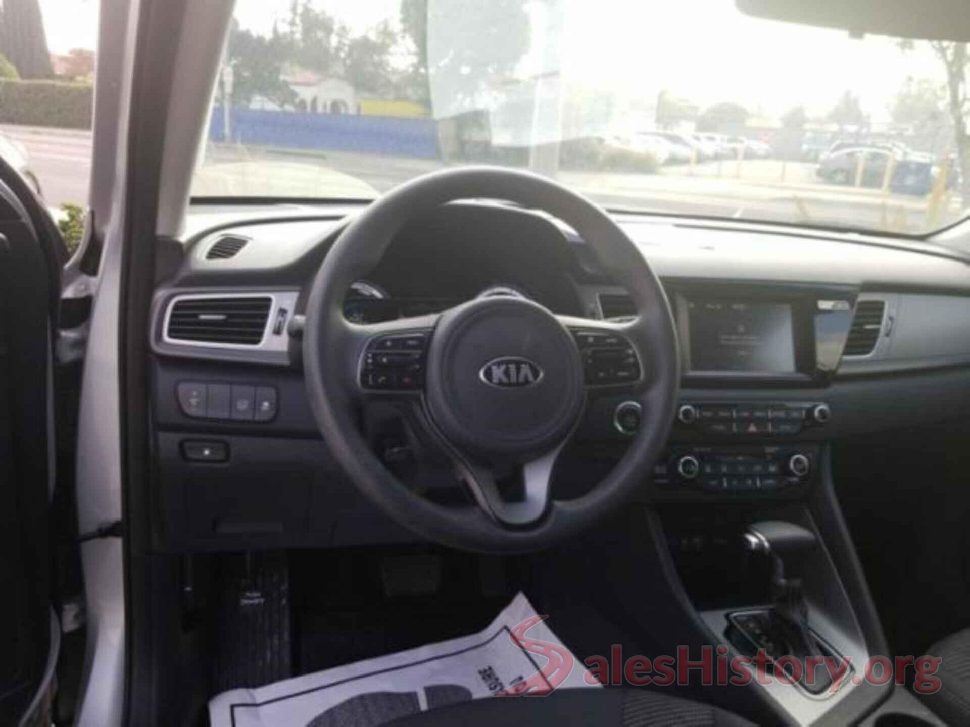 KNDCB3LC5J5177212 2018 KIA NIRO