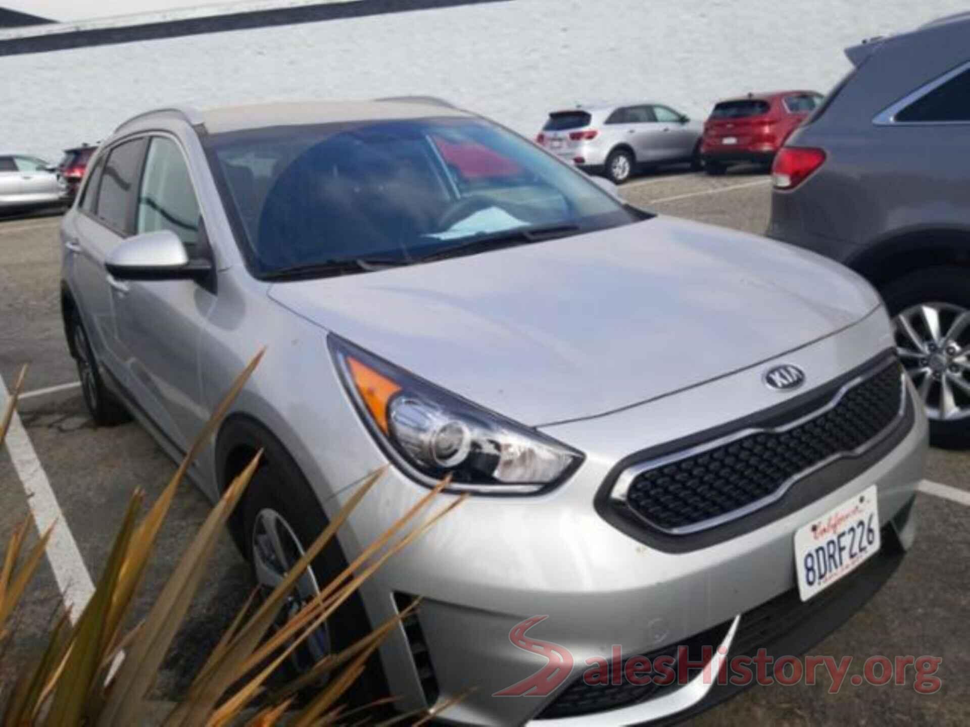 KNDCB3LC5J5177212 2018 KIA NIRO