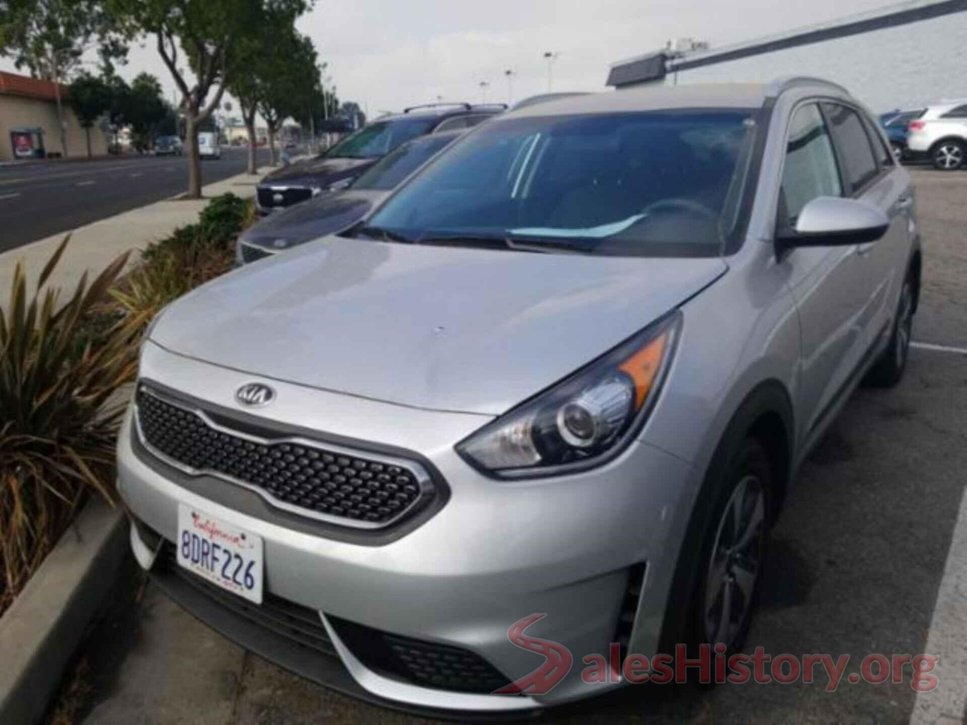 KNDCB3LC5J5177212 2018 KIA NIRO