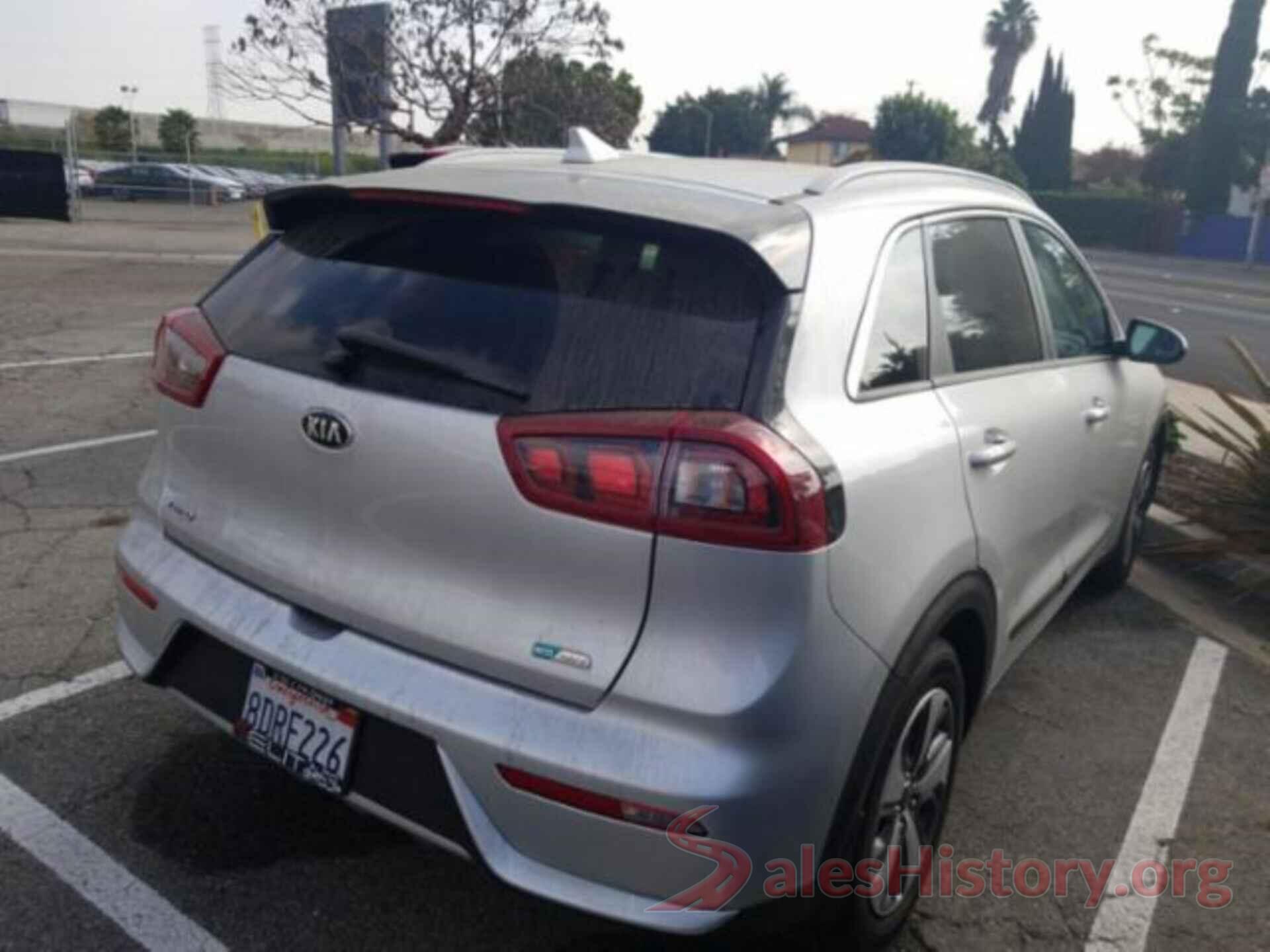 KNDCB3LC5J5177212 2018 KIA NIRO