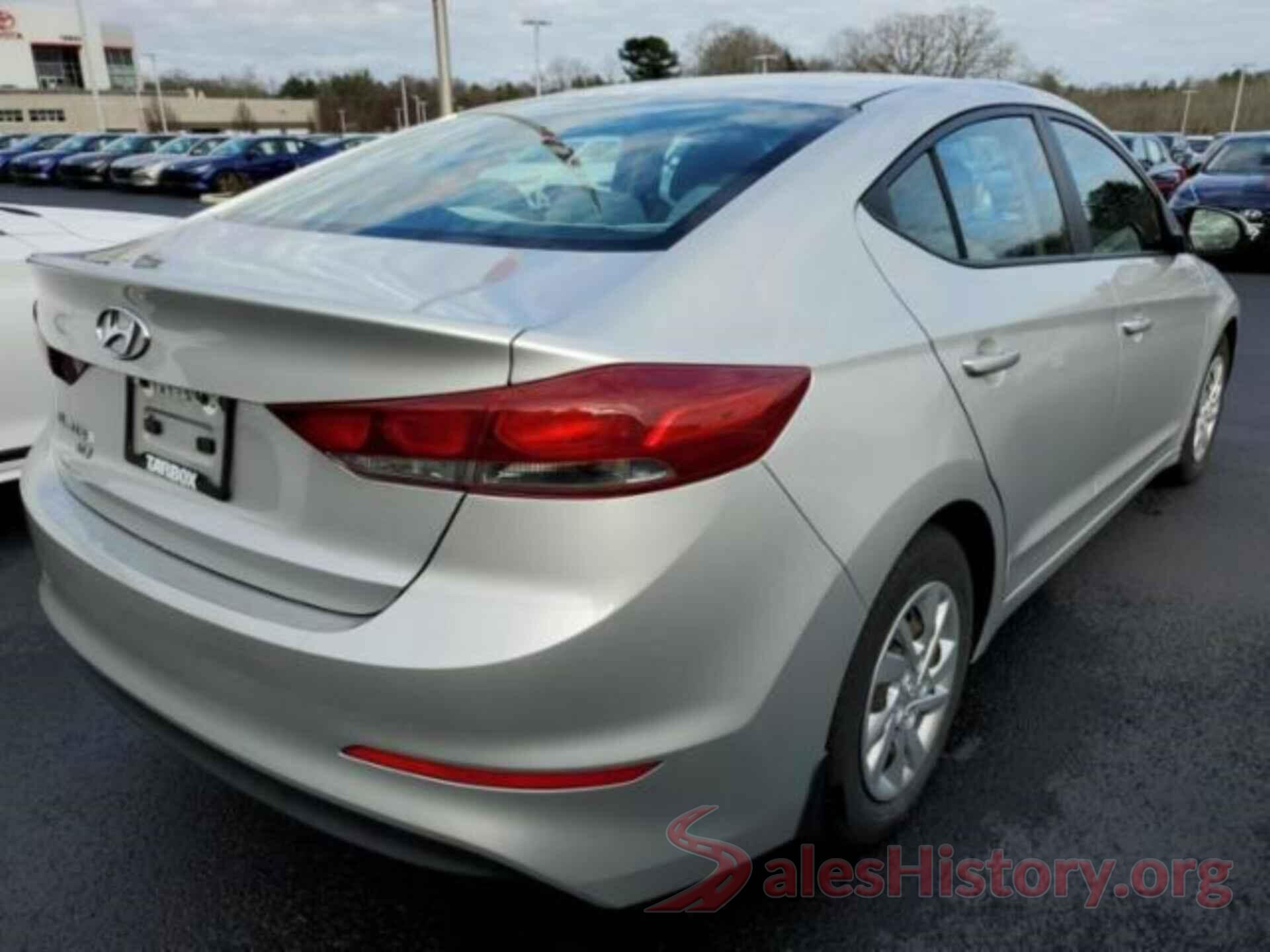 5NPD74LF0JH237032 2018 HYUNDAI ELANTRA