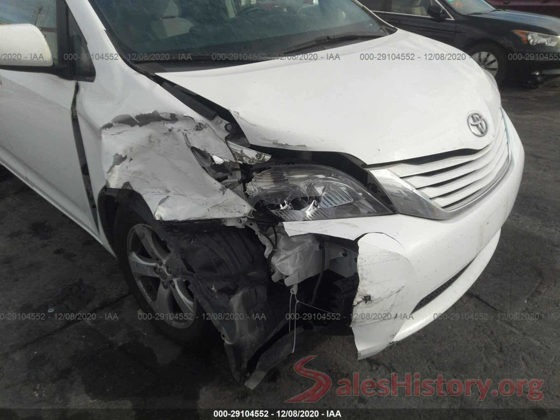 5TDKZ3DC9HS851209 2017 TOYOTA SIENNA