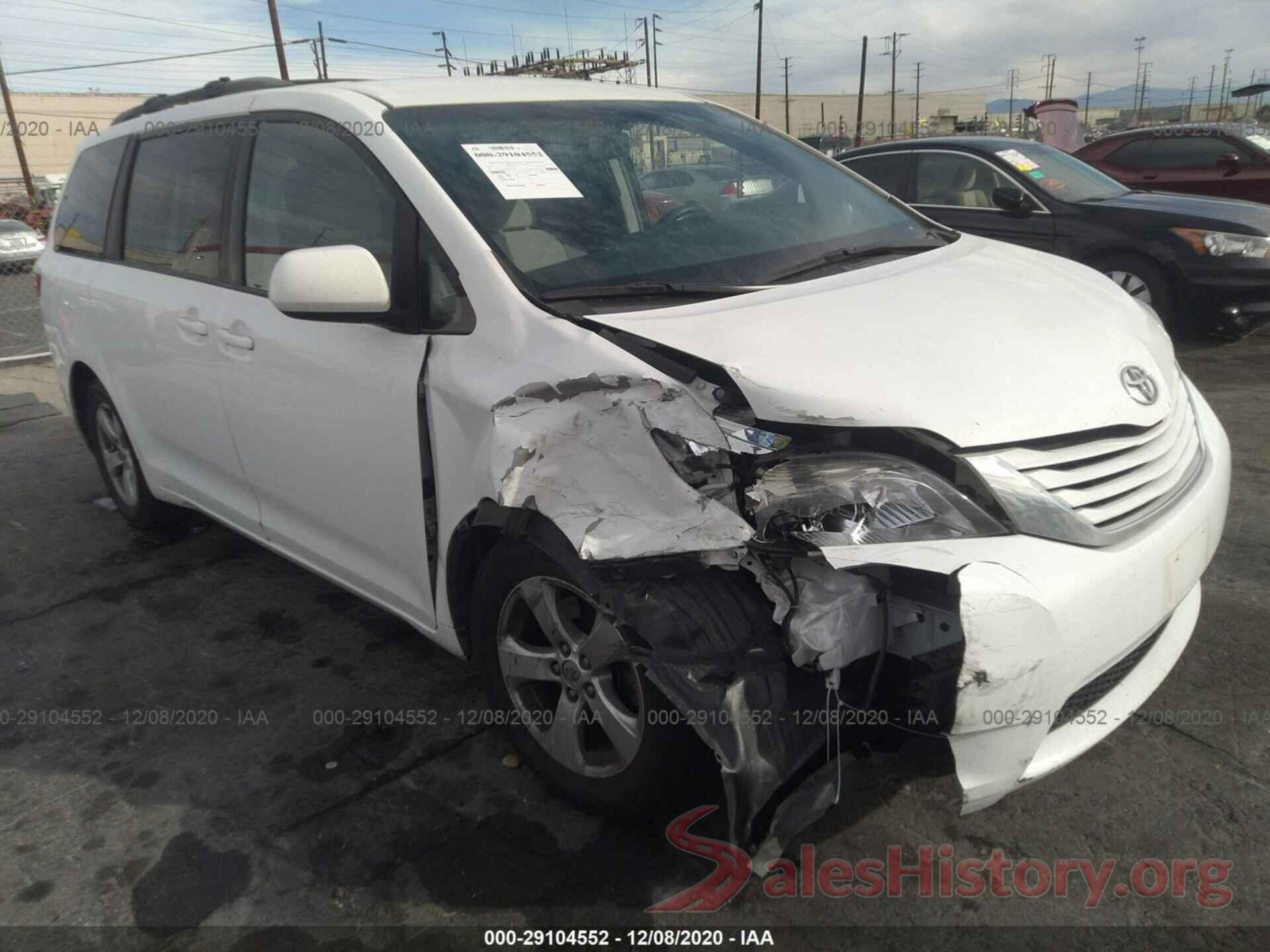 5TDKZ3DC9HS851209 2017 TOYOTA SIENNA