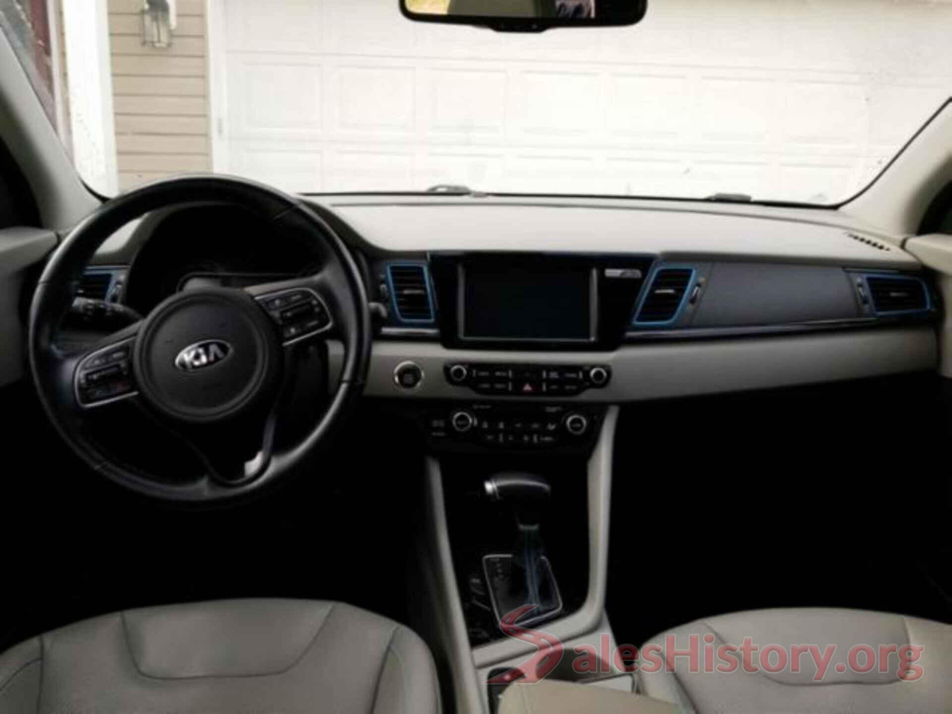 KNDCE3LC3J5130803 2018 KIA NIRO