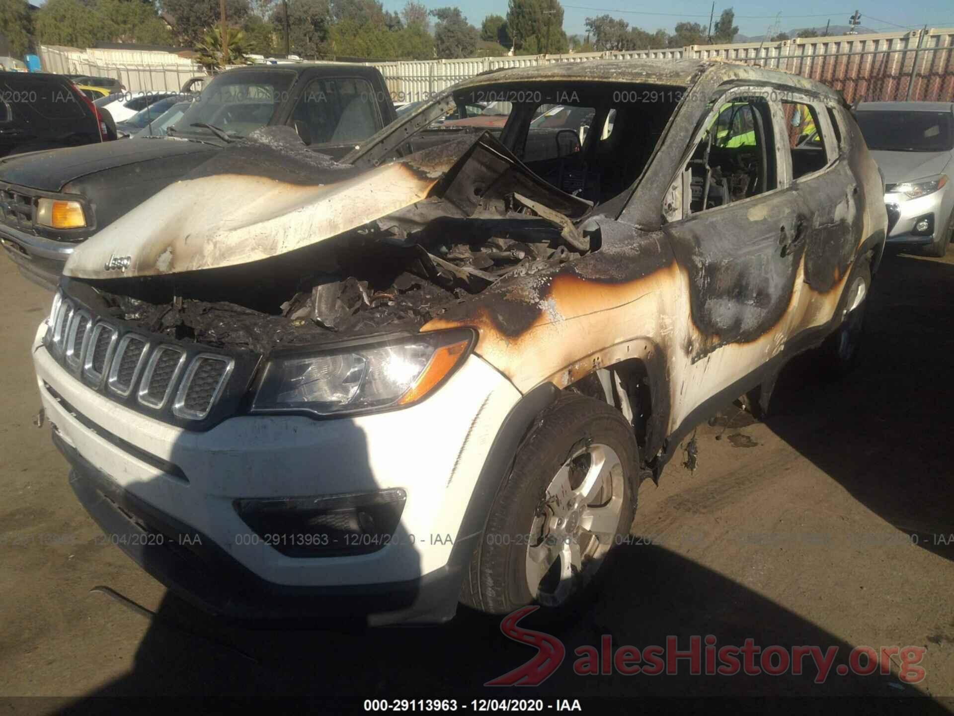 3C4NJCBB8JT137369 2018 JEEP COMPASS