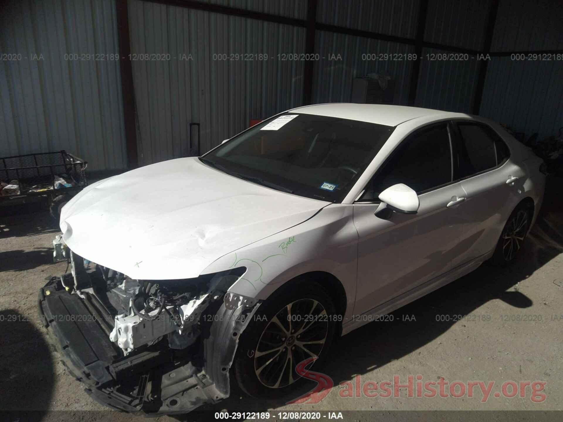 4T1B11HK8JU133872 2018 TOYOTA CAMRY