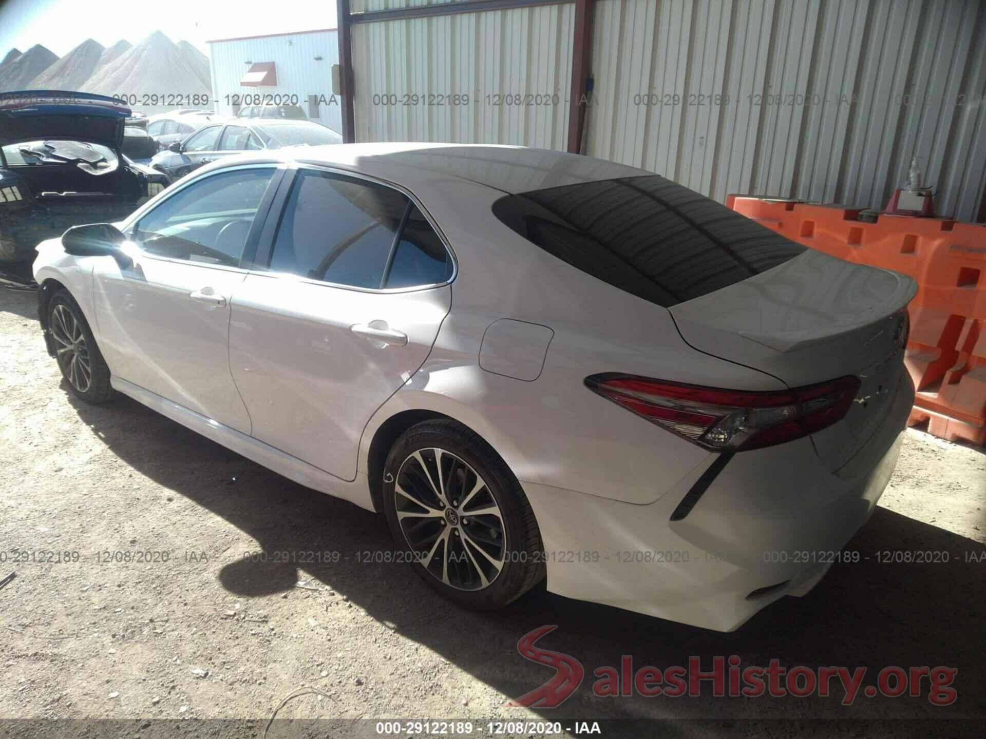 4T1B11HK8JU133872 2018 TOYOTA CAMRY