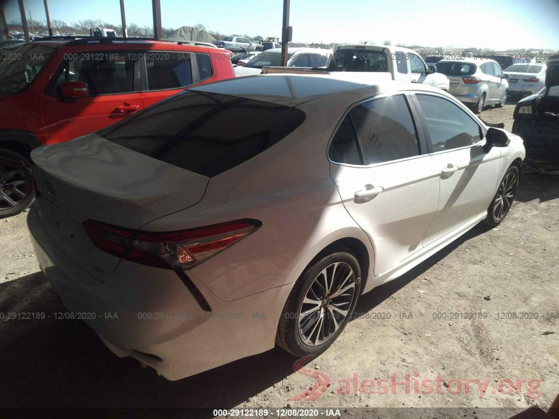 4T1B11HK8JU133872 2018 TOYOTA CAMRY