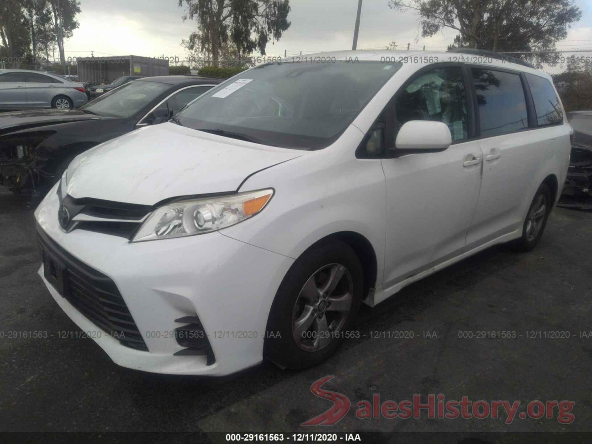 5TDKZ3DC9JS956046 2018 TOYOTA SIENNA