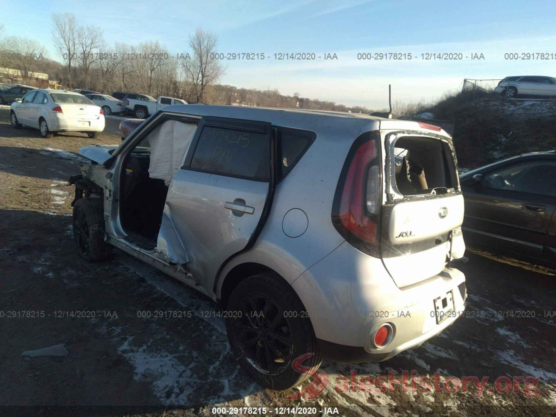 KNDJP3A52J7537697 2018 KIA SOUL