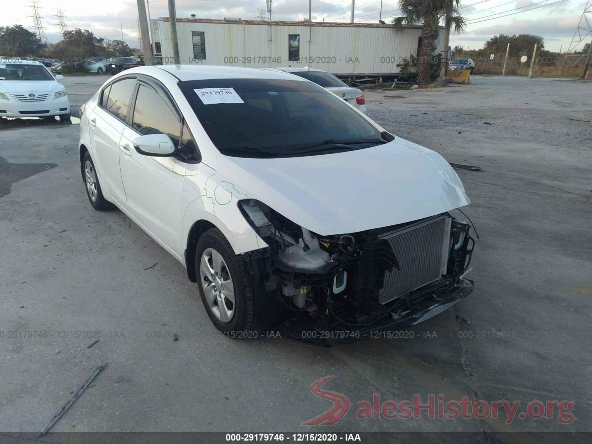 3KPFK4A72JE235581 2018 KIA FORTE